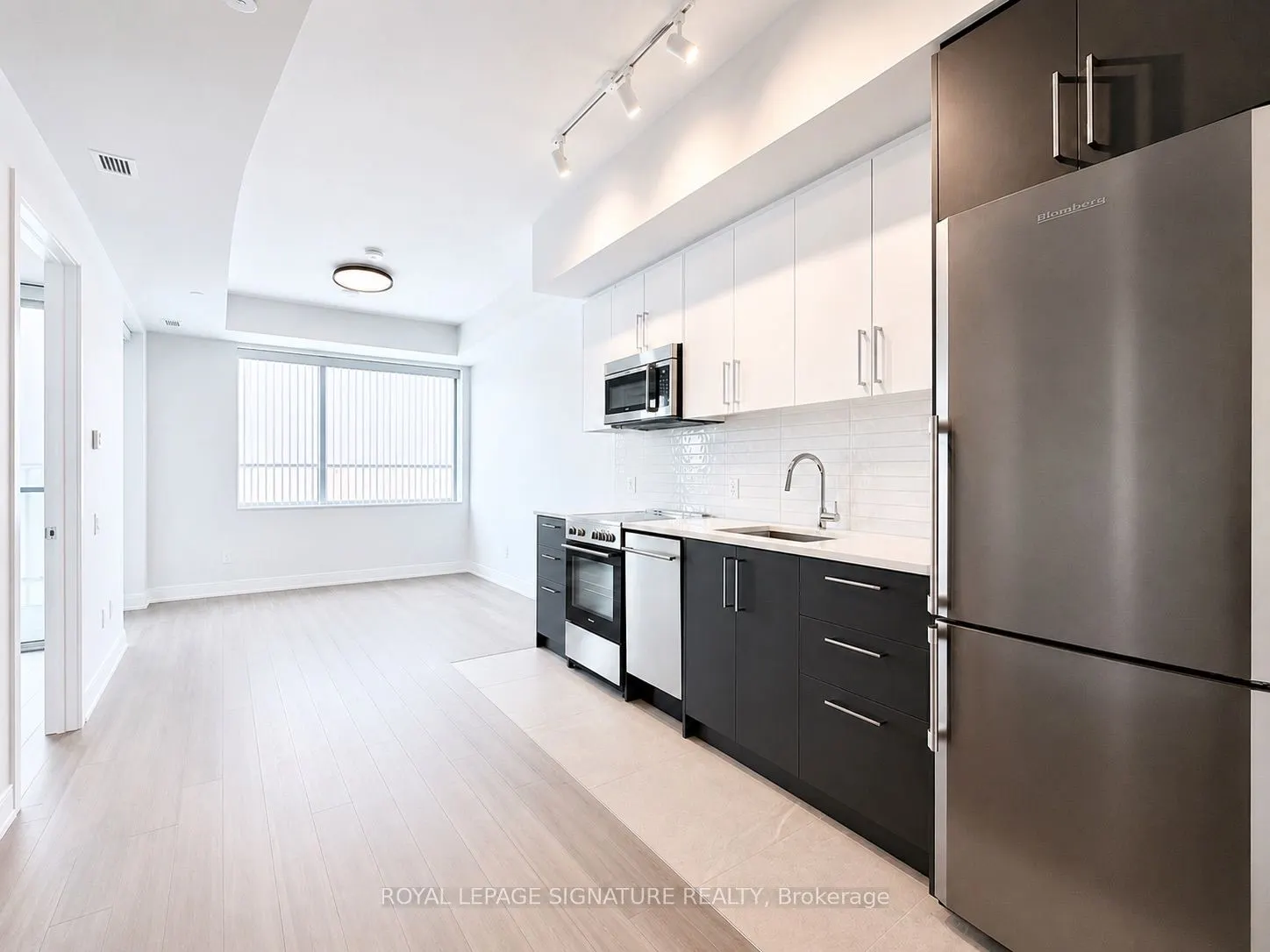 664 Spadina Avenue #404