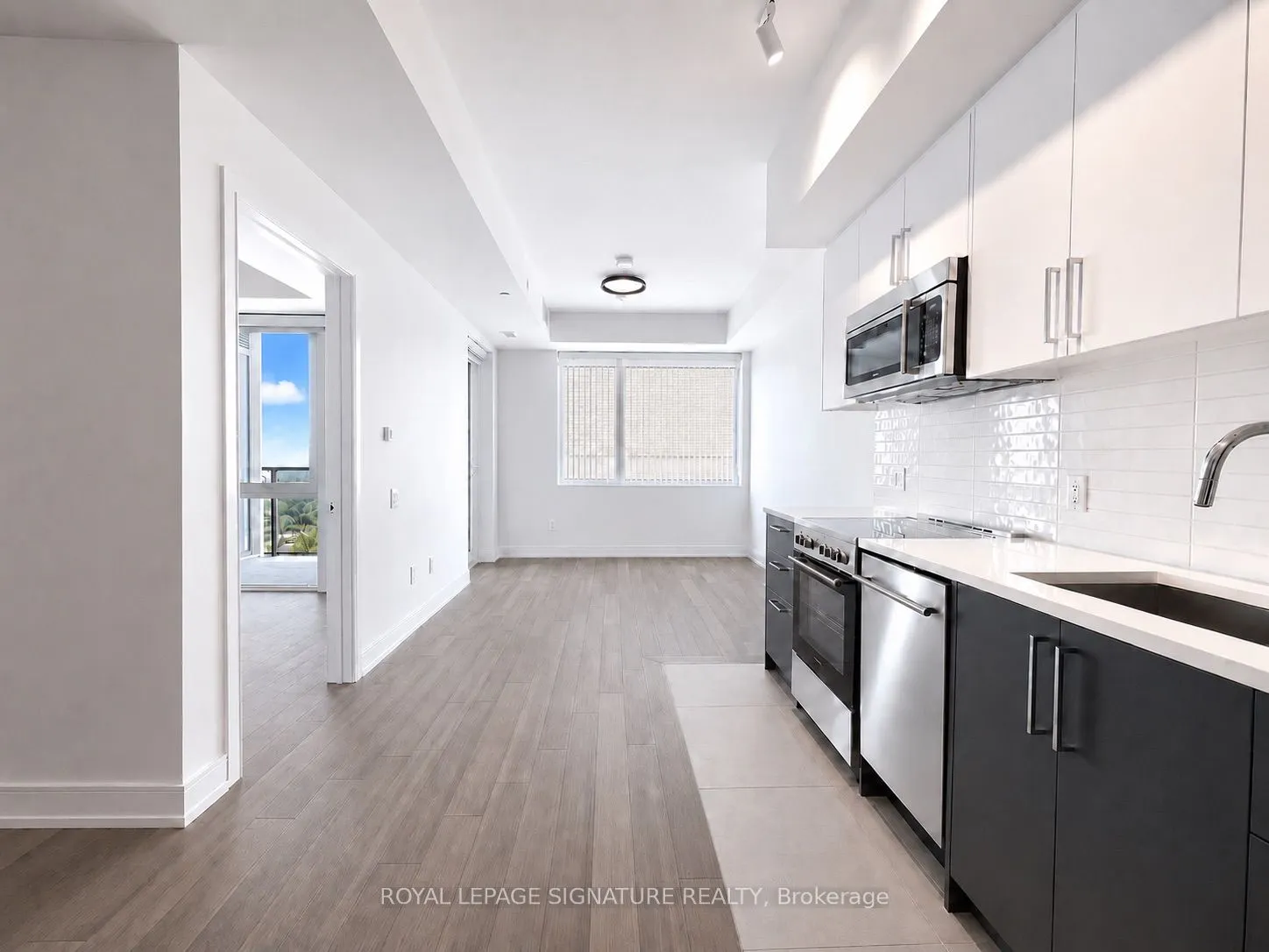 664 Spadina Avenue #404