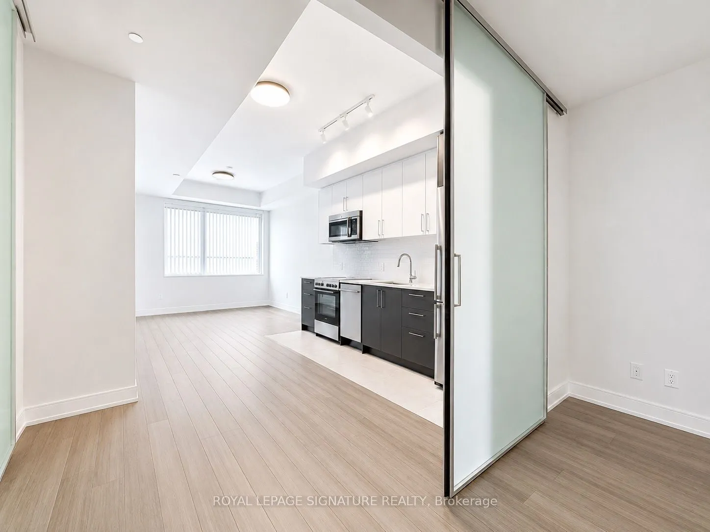 664 Spadina Avenue #404
