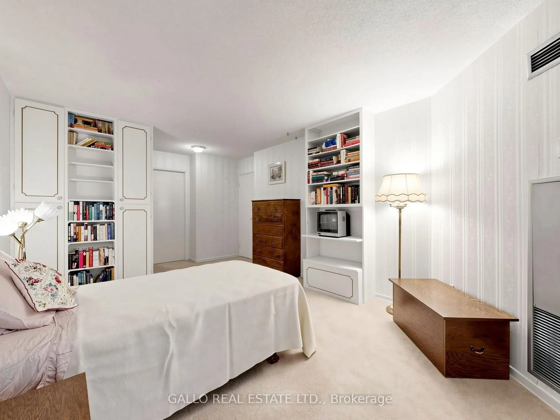 10 Kenneth Avenue #203