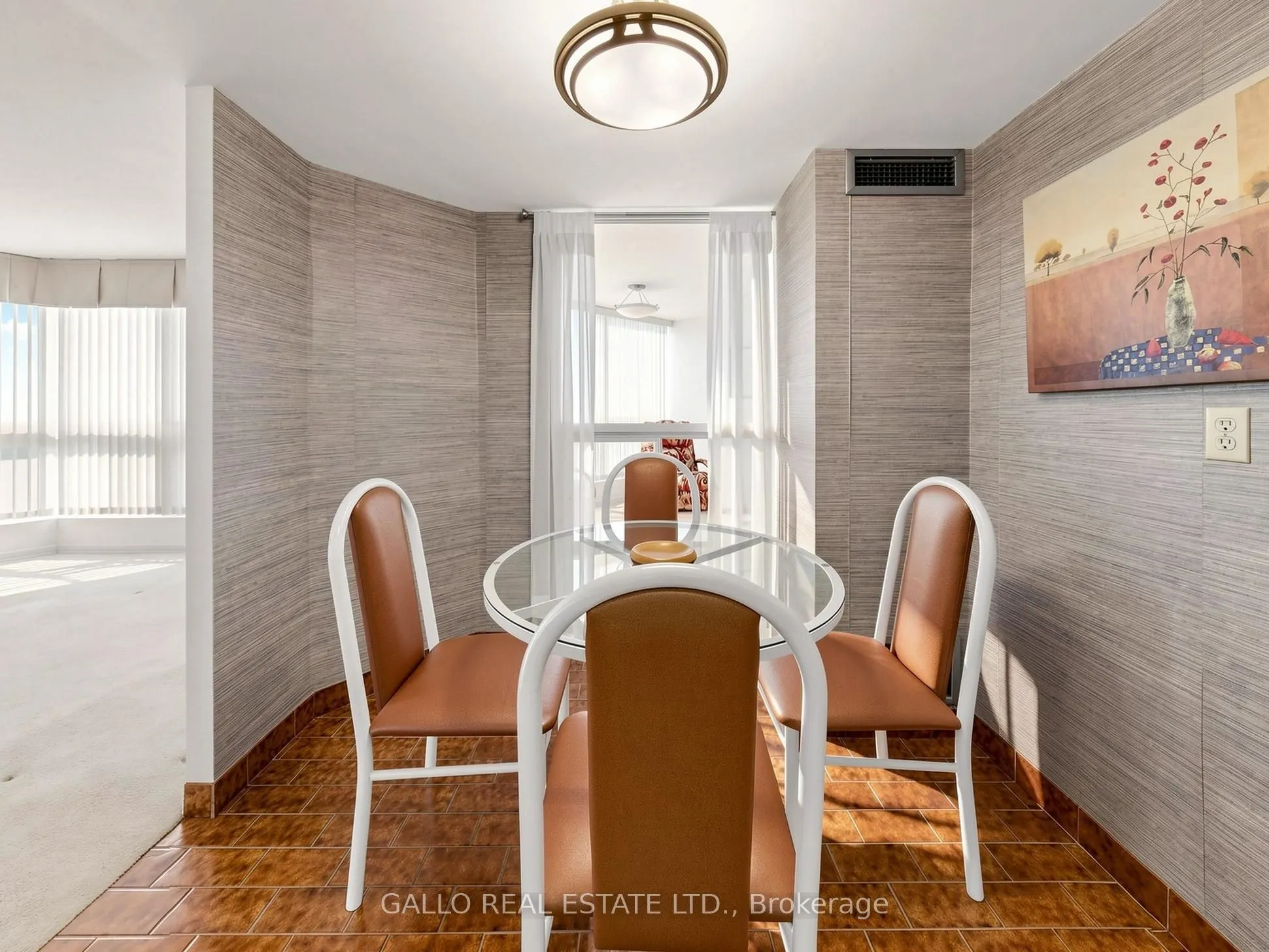 10 Kenneth Avenue #203