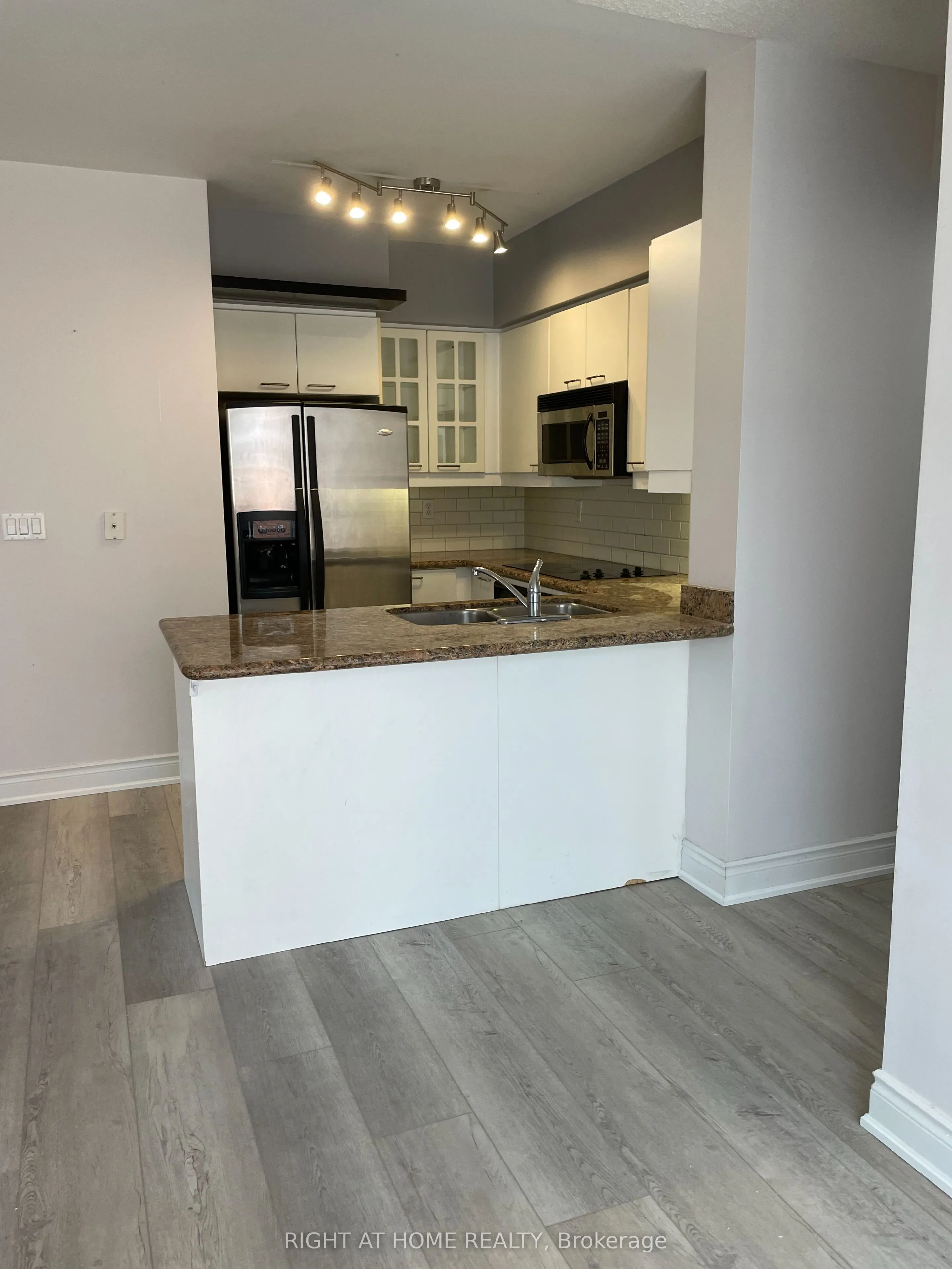 20 Collier Street #407