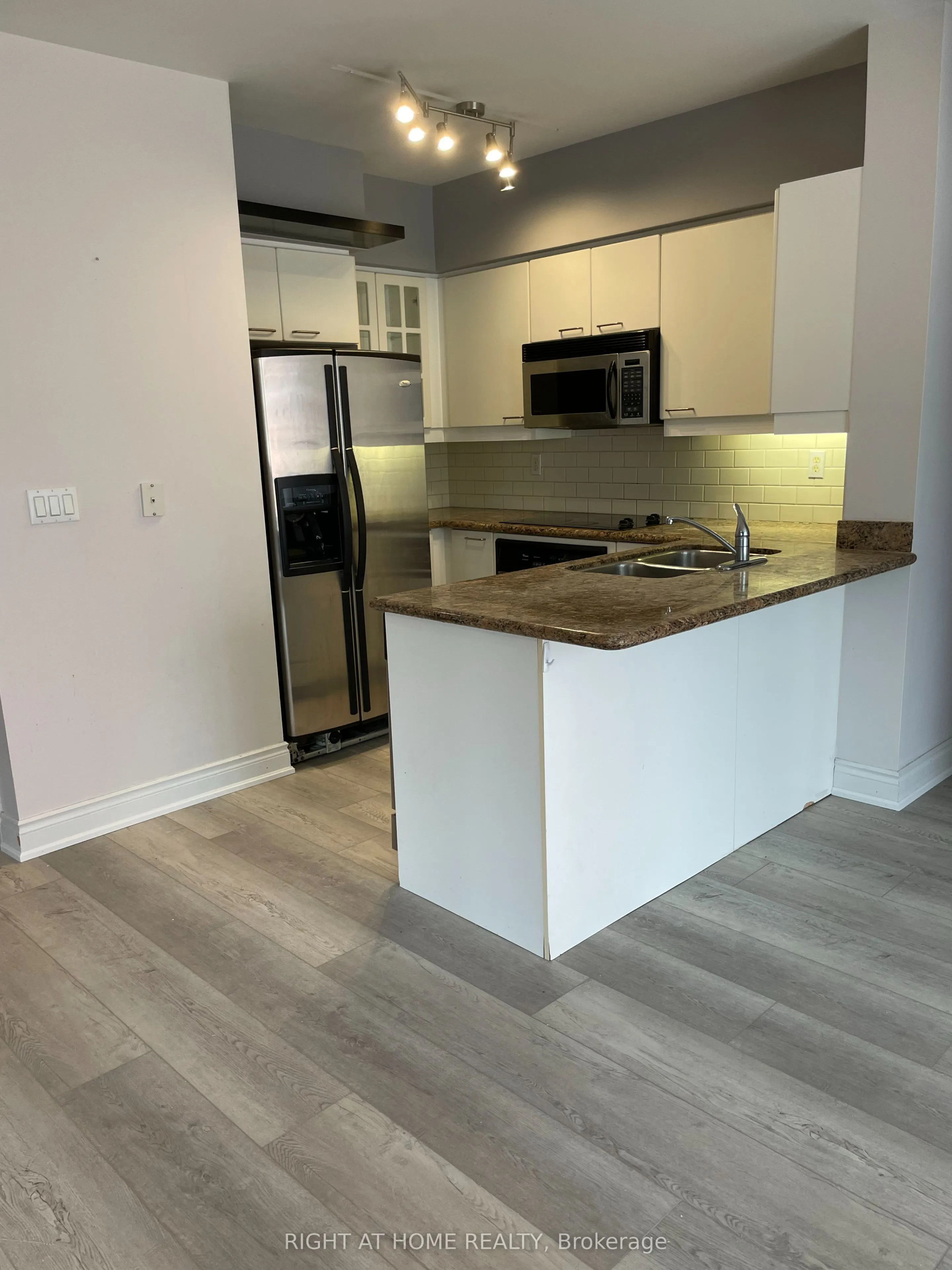20 Collier Street #407