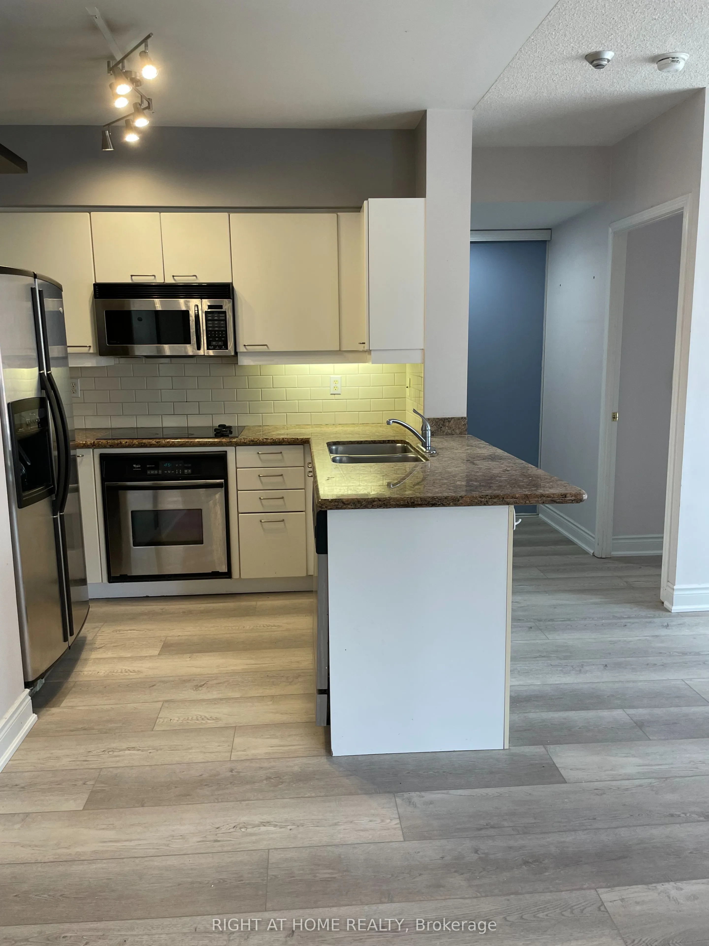 20 Collier Street #407