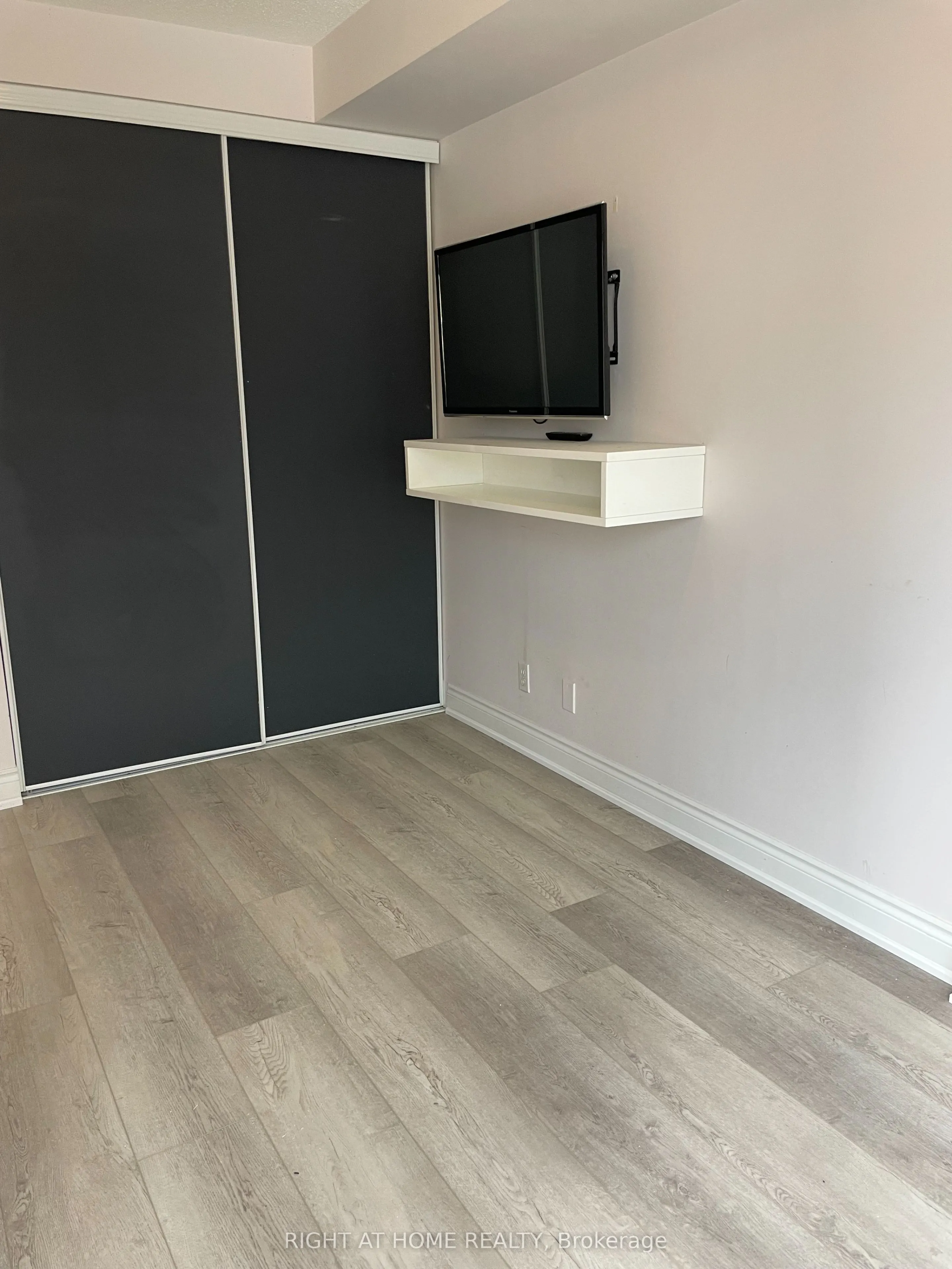20 Collier Street #407