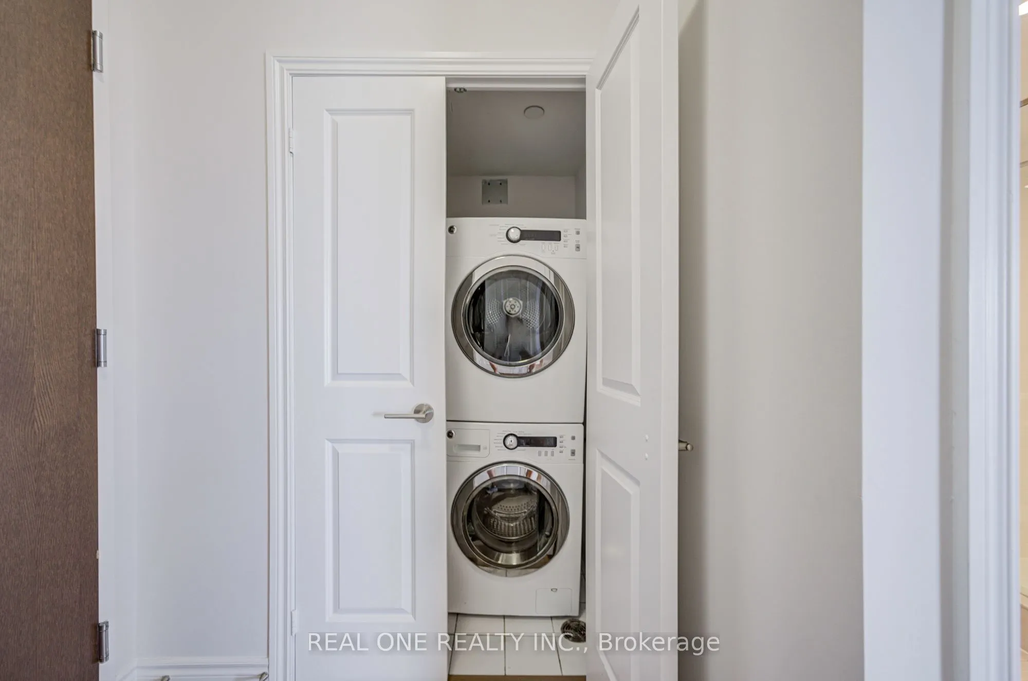 386 Yonge Street #5814
