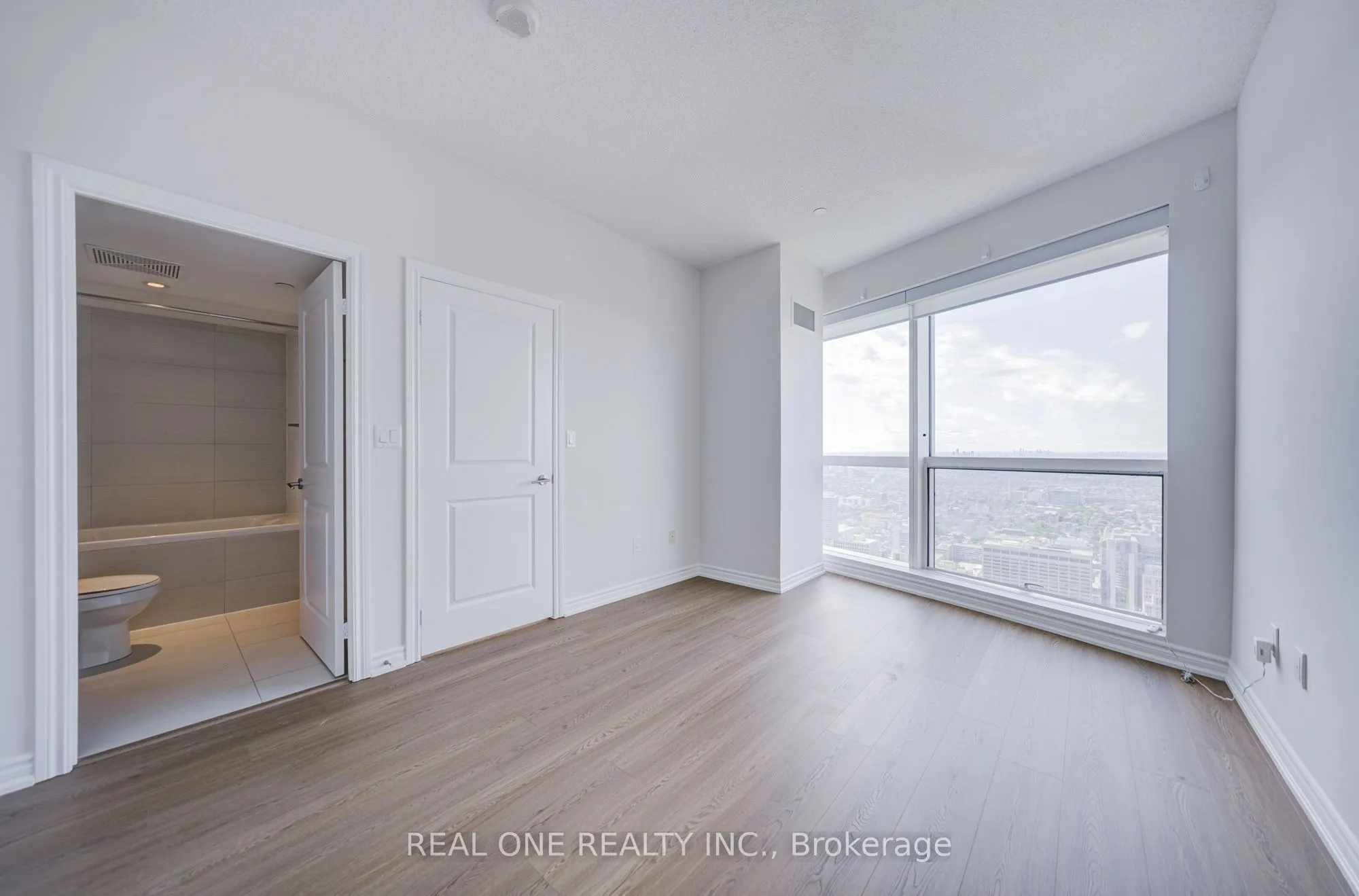386 Yonge Street #5814