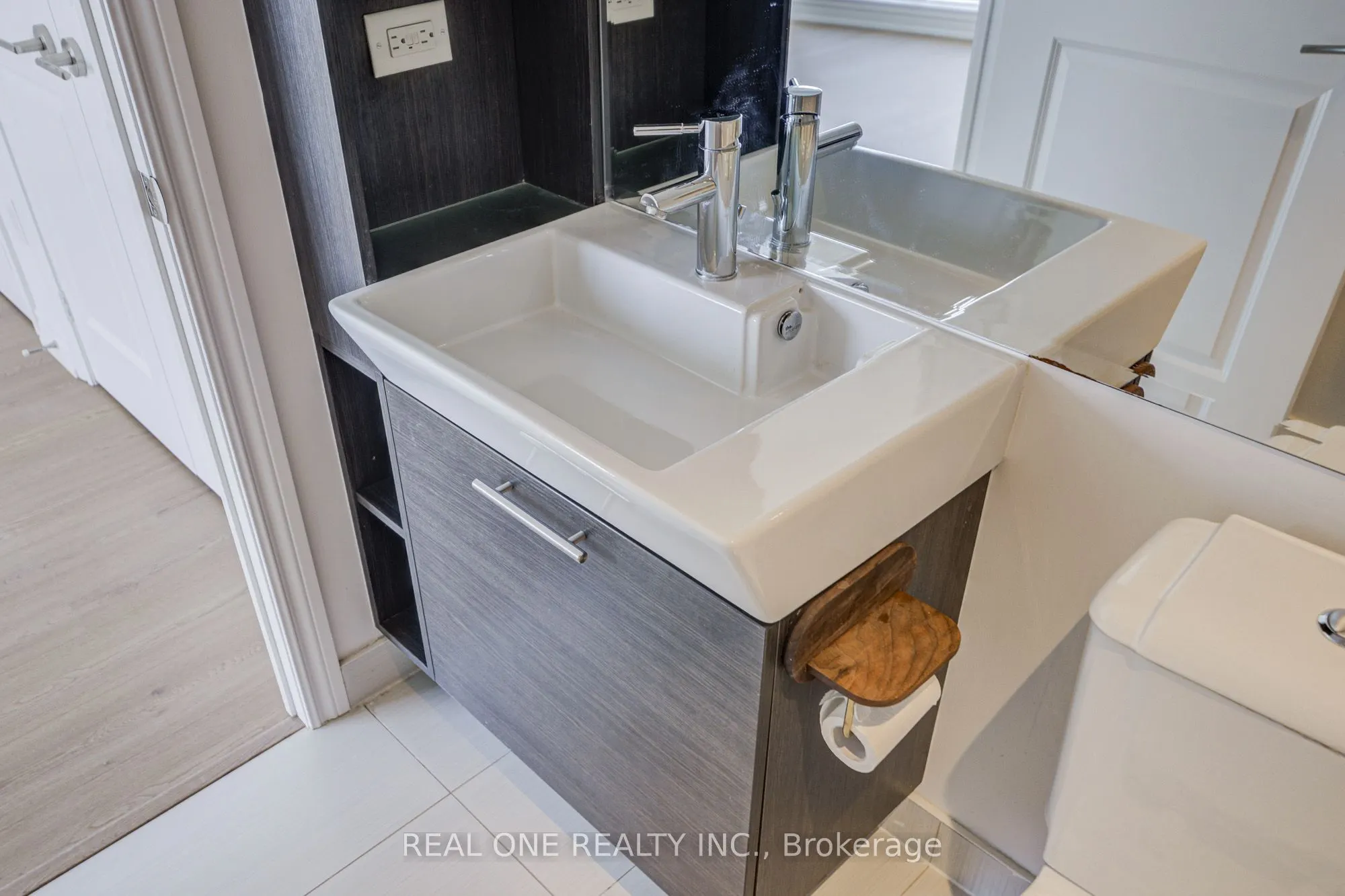 386 Yonge Street #5814