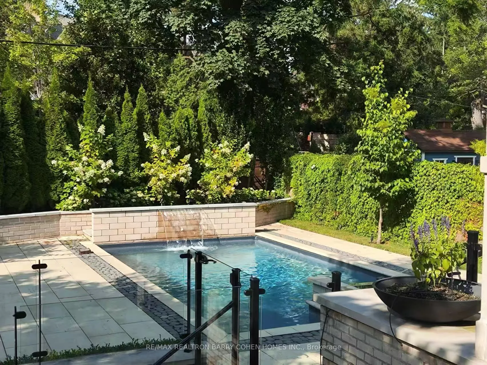 154 Yonge Boulevard