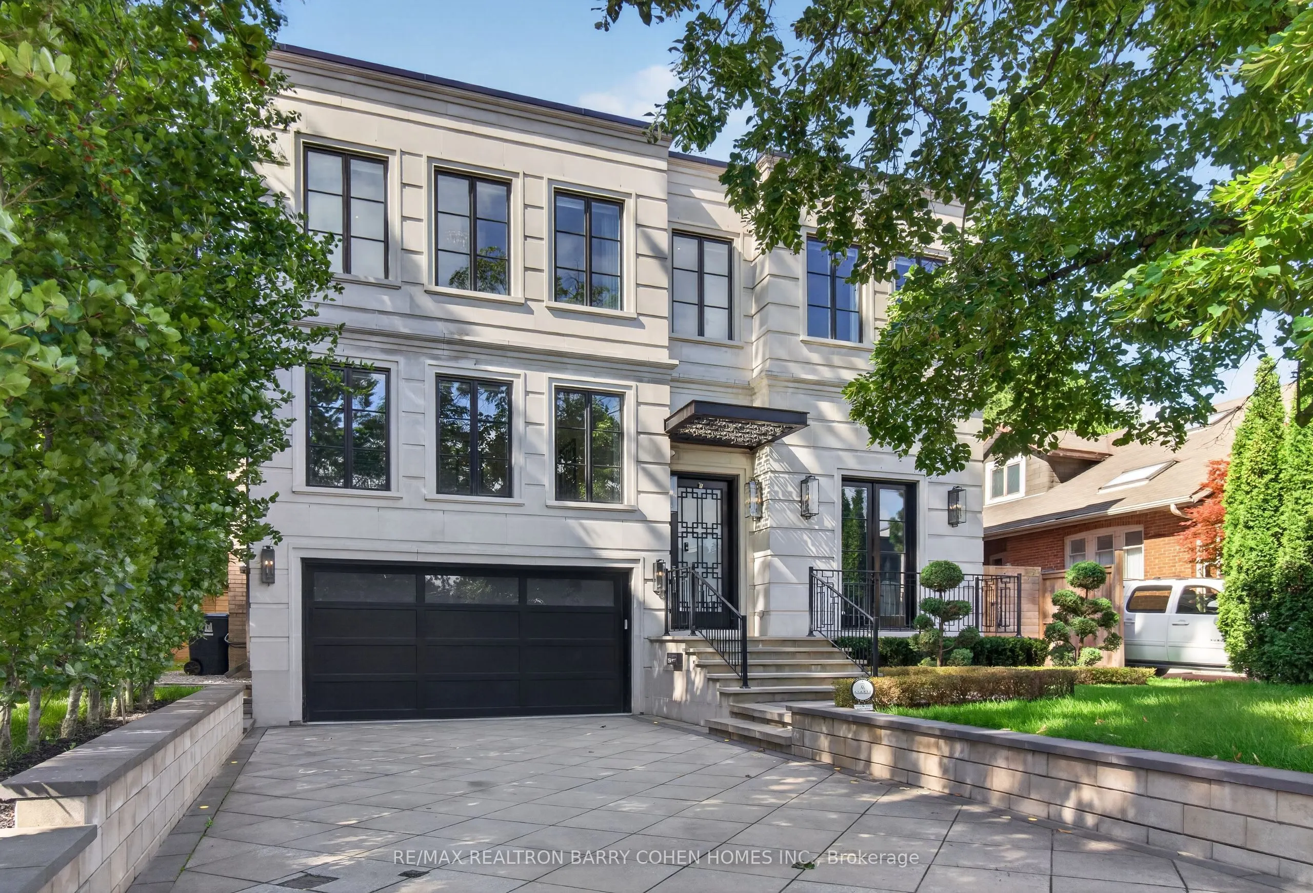 154 Yonge Boulevard