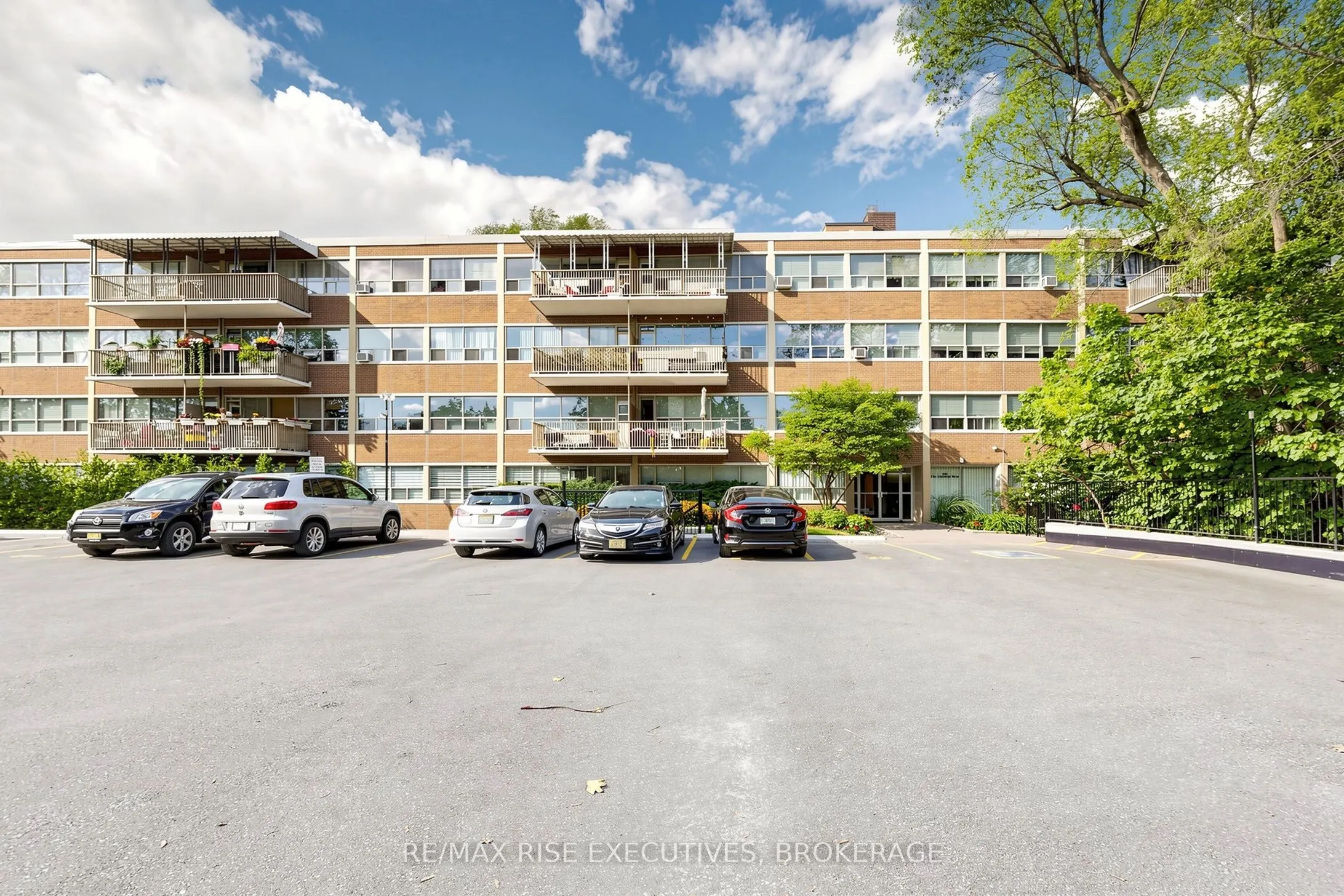 160 The Donway W #304