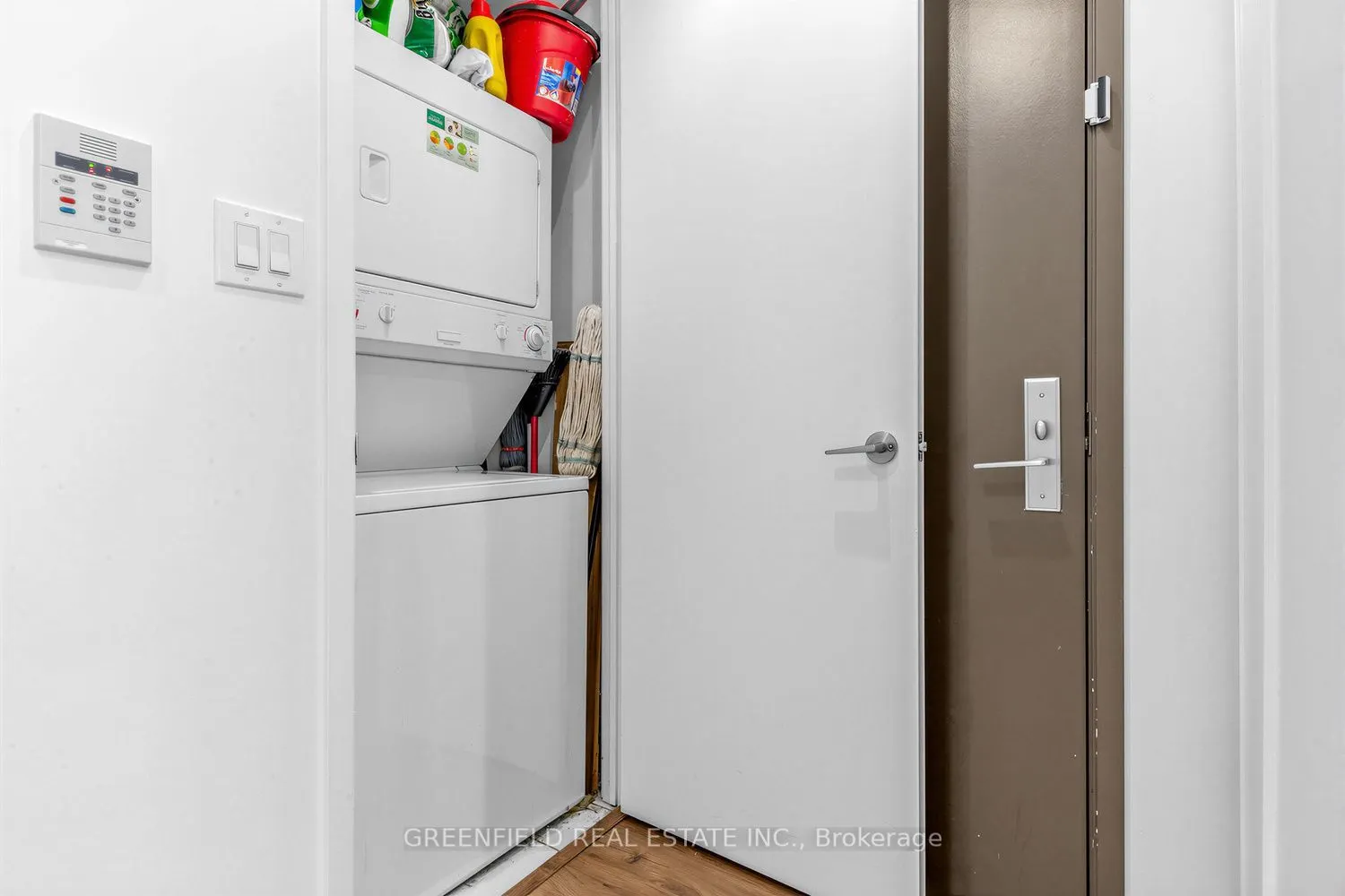 380 Macpherson Avenue N #410