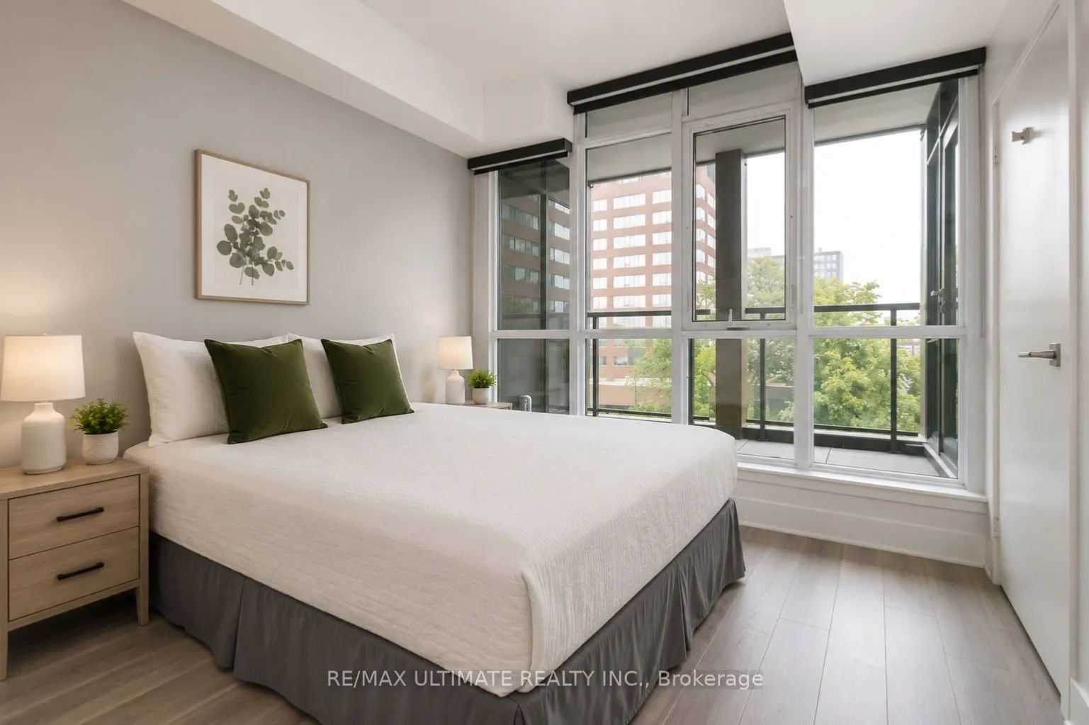 32 Davenport Road #306