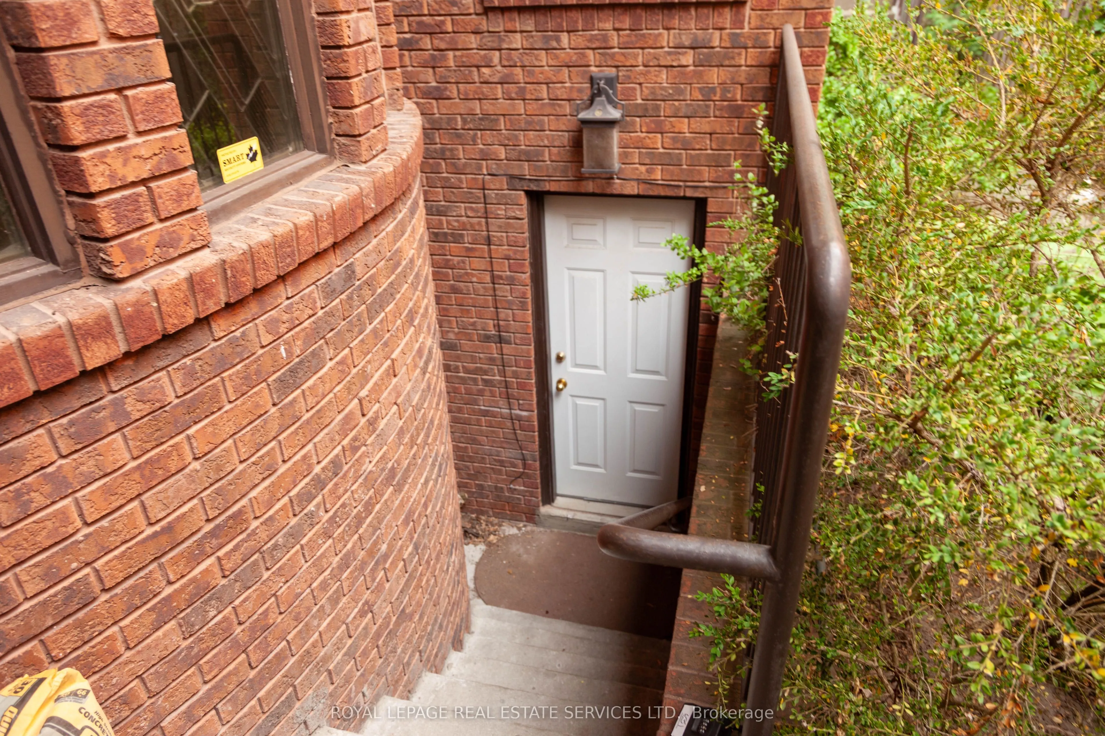 2B Debell Lane