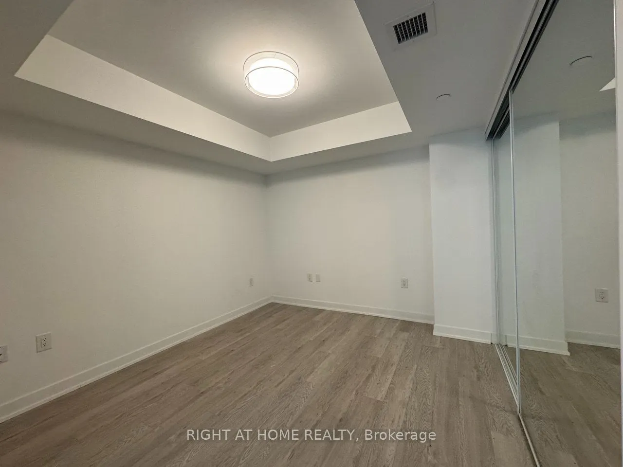 3 Strathgowan Avenue #324