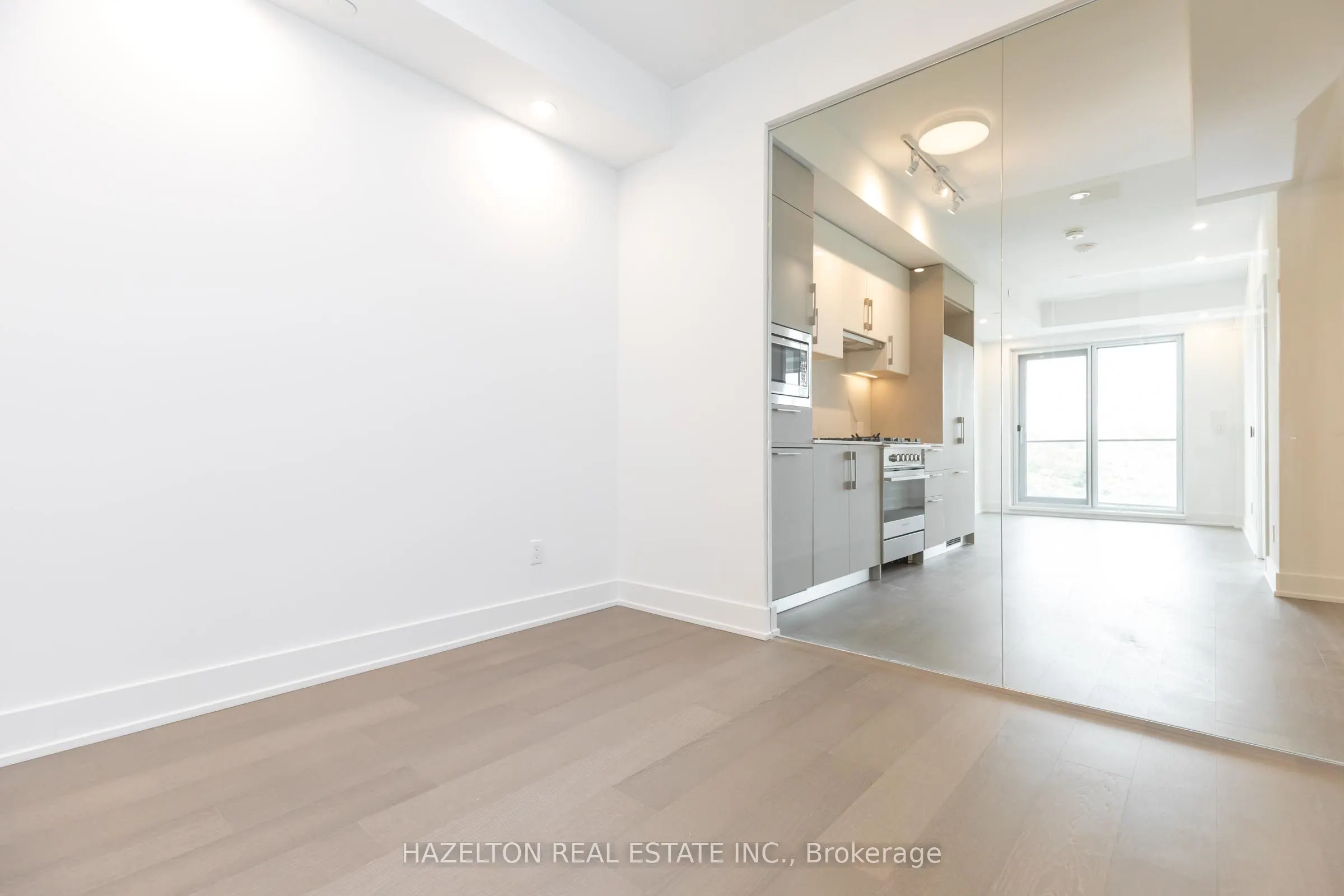 8 Manor Road W #605
