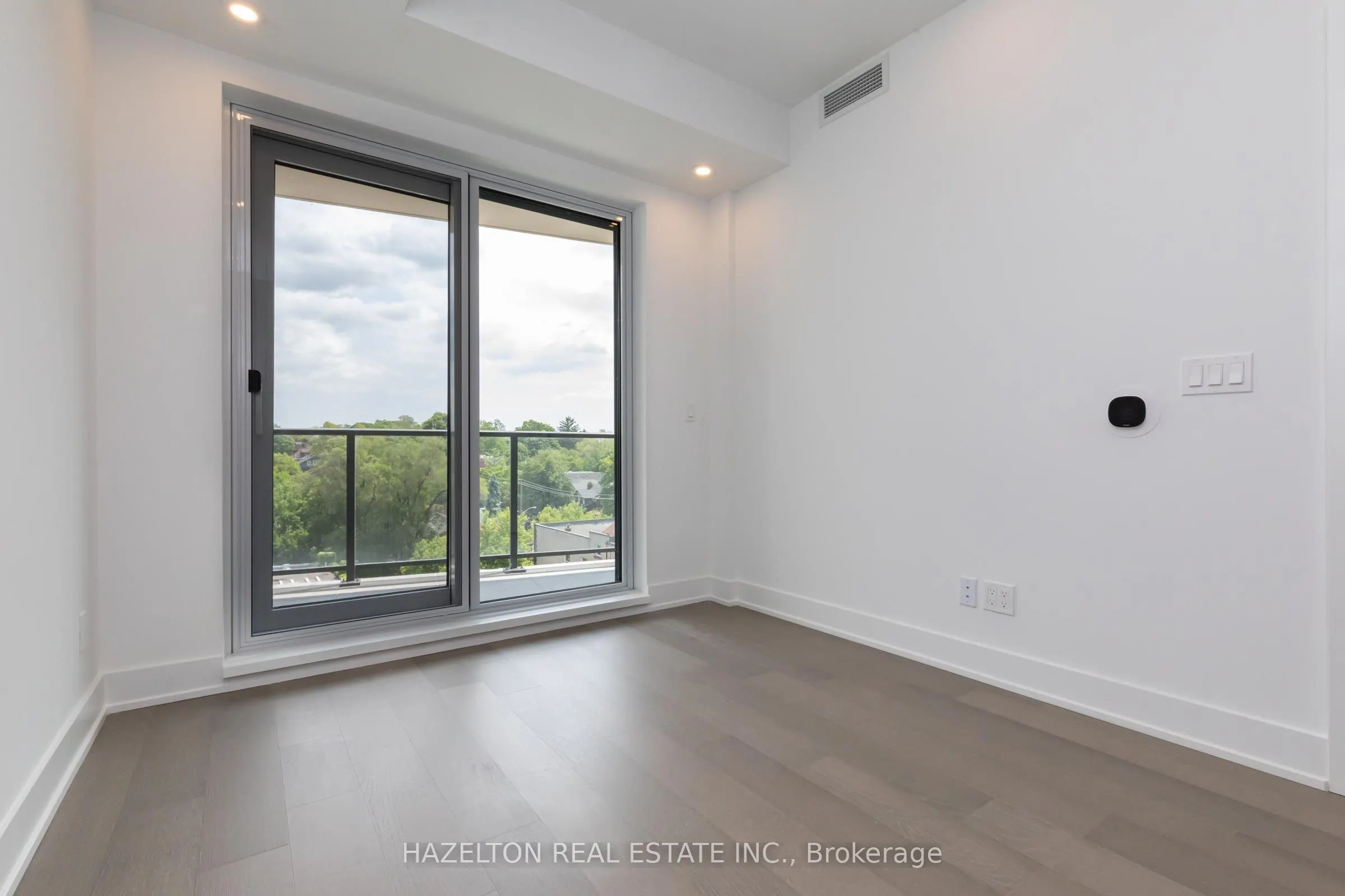 8 Manor Road W #605