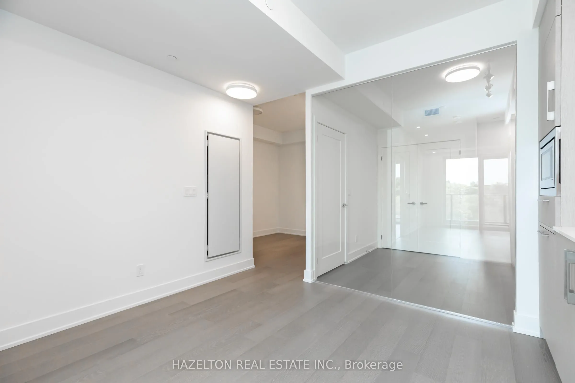 8 Manor Road W #605