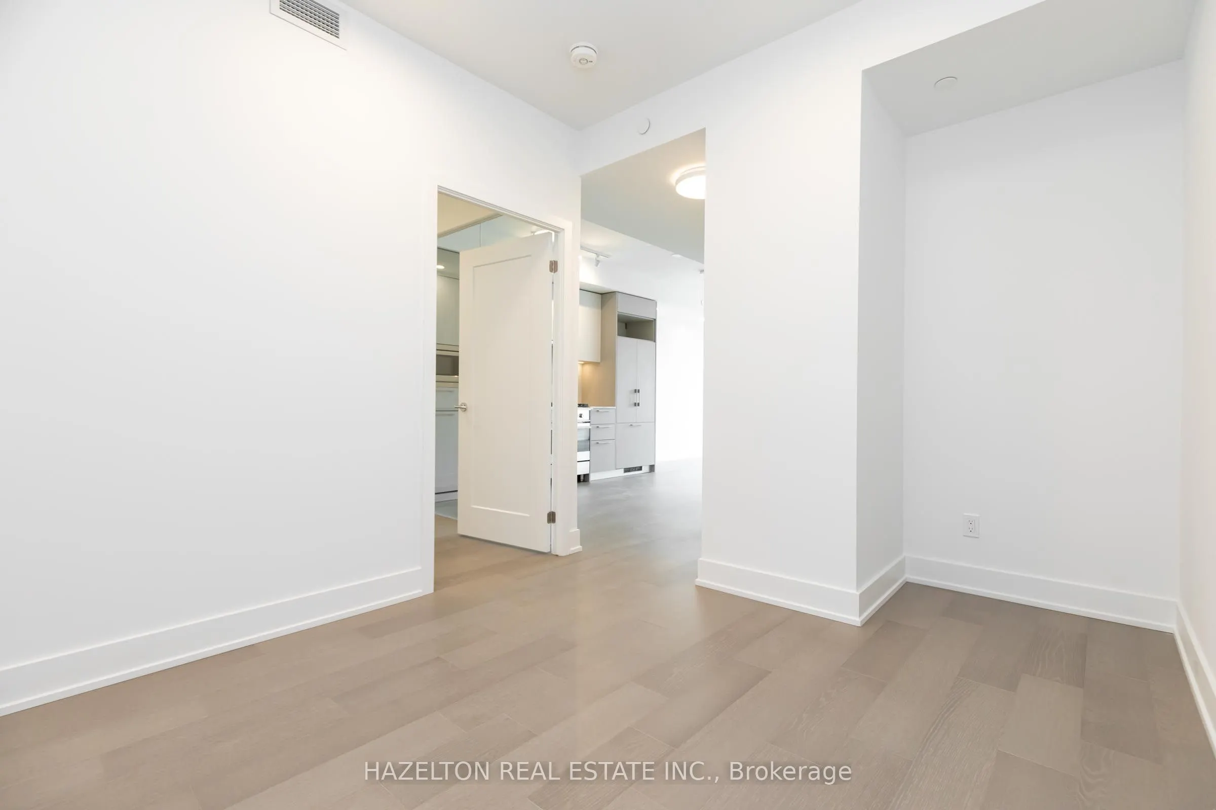 8 Manor Road W #605