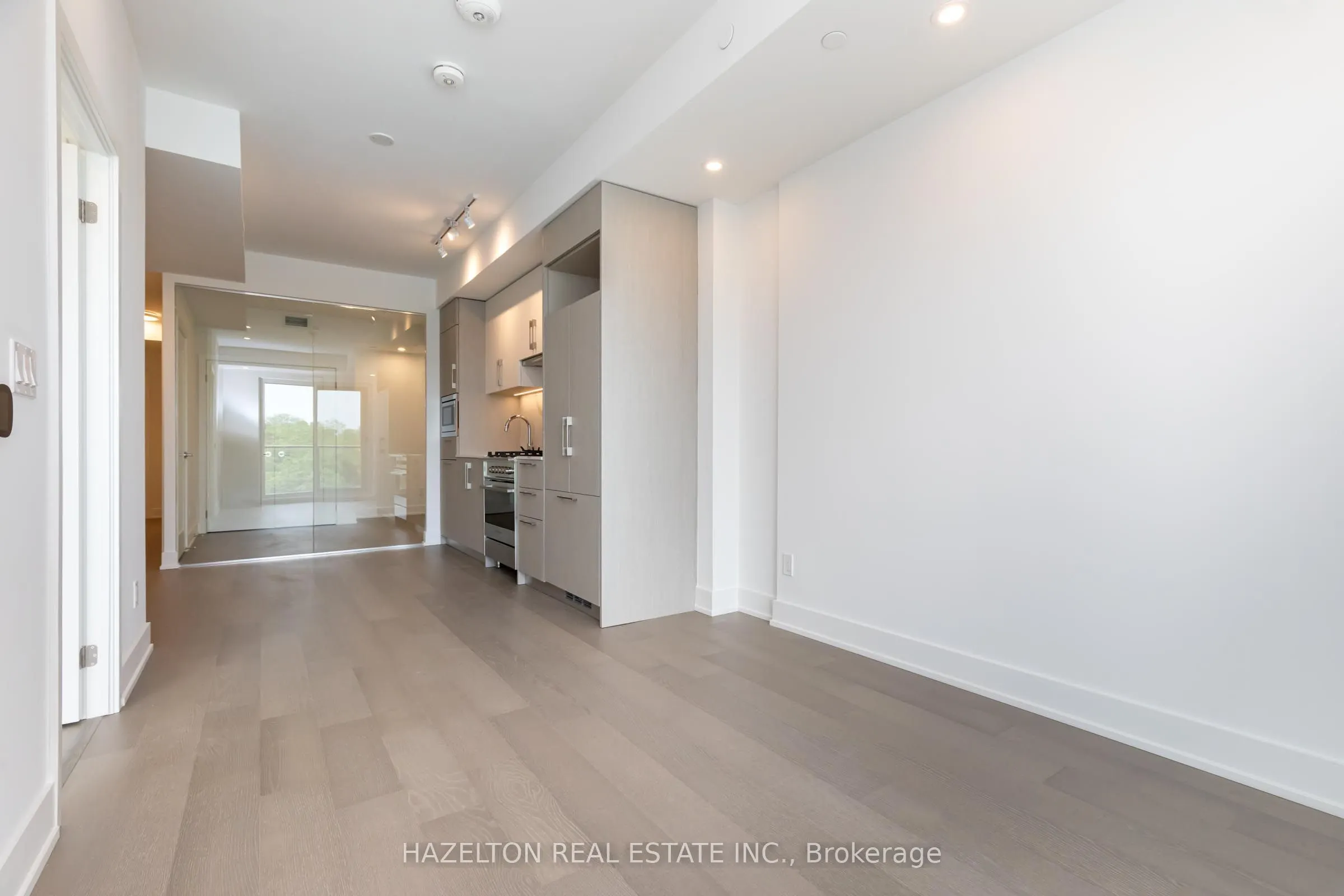 8 Manor Road W #605
