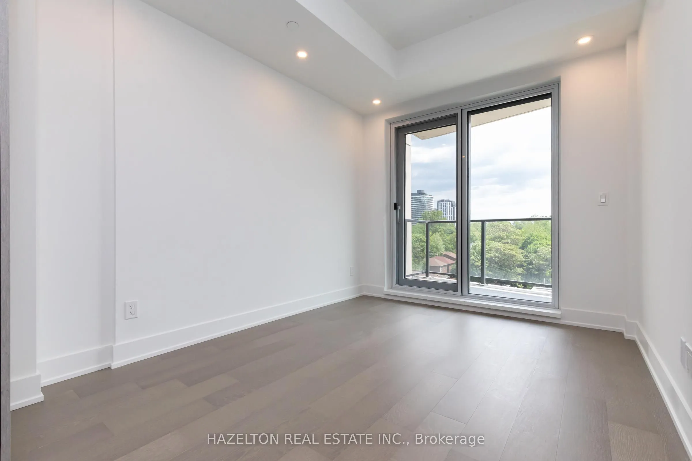 8 Manor Road W #605