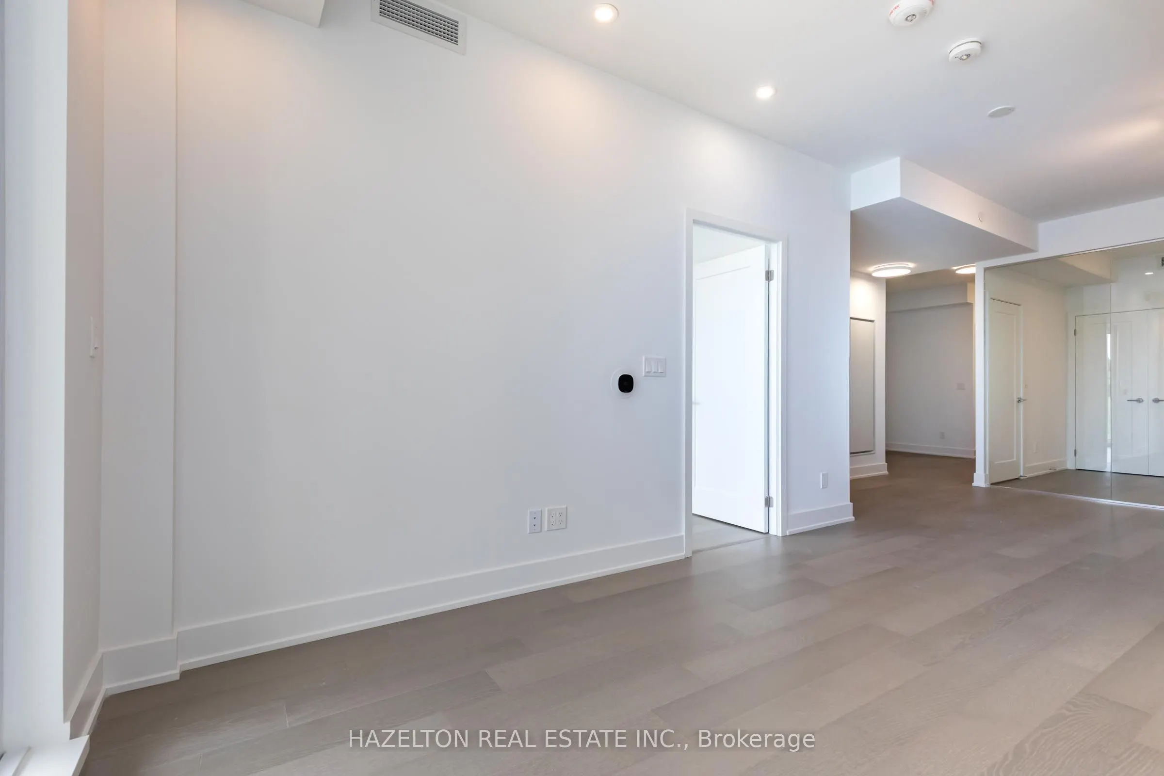 8 Manor Road W #605