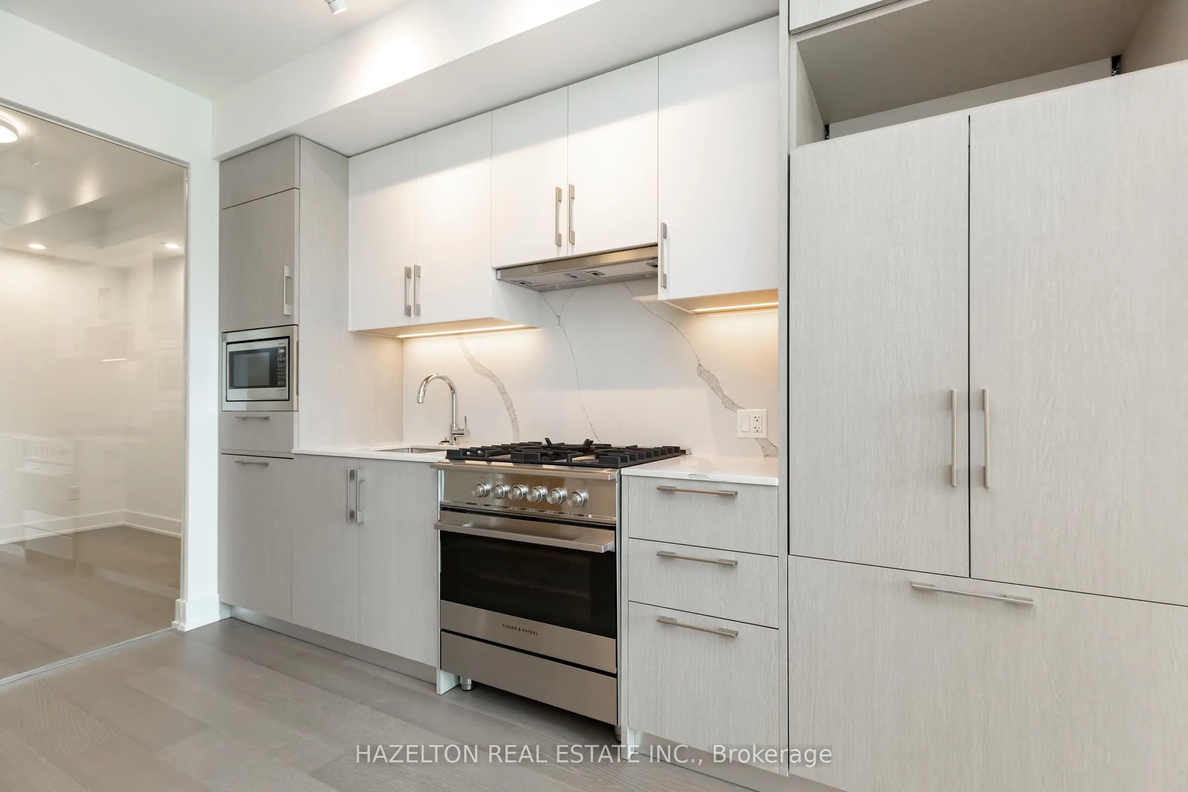 8 Manor Road W #605