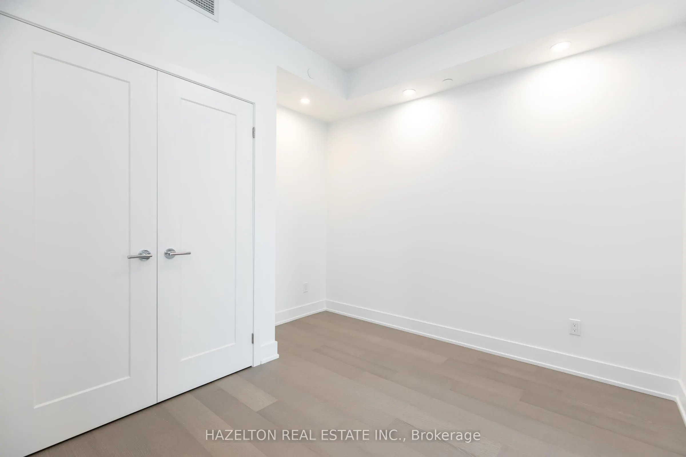 8 Manor Road W #605