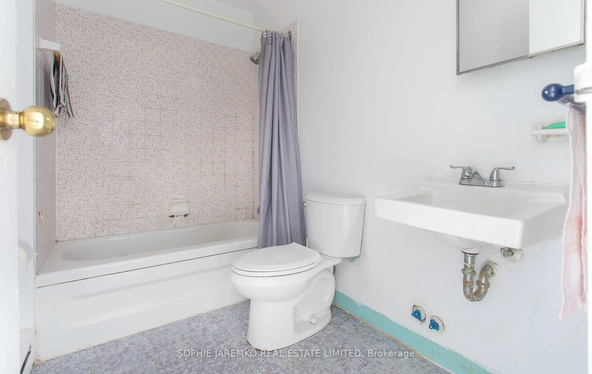 1071A Bloor Street W #3
