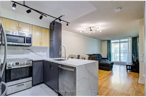 212 Eglinton Avenue