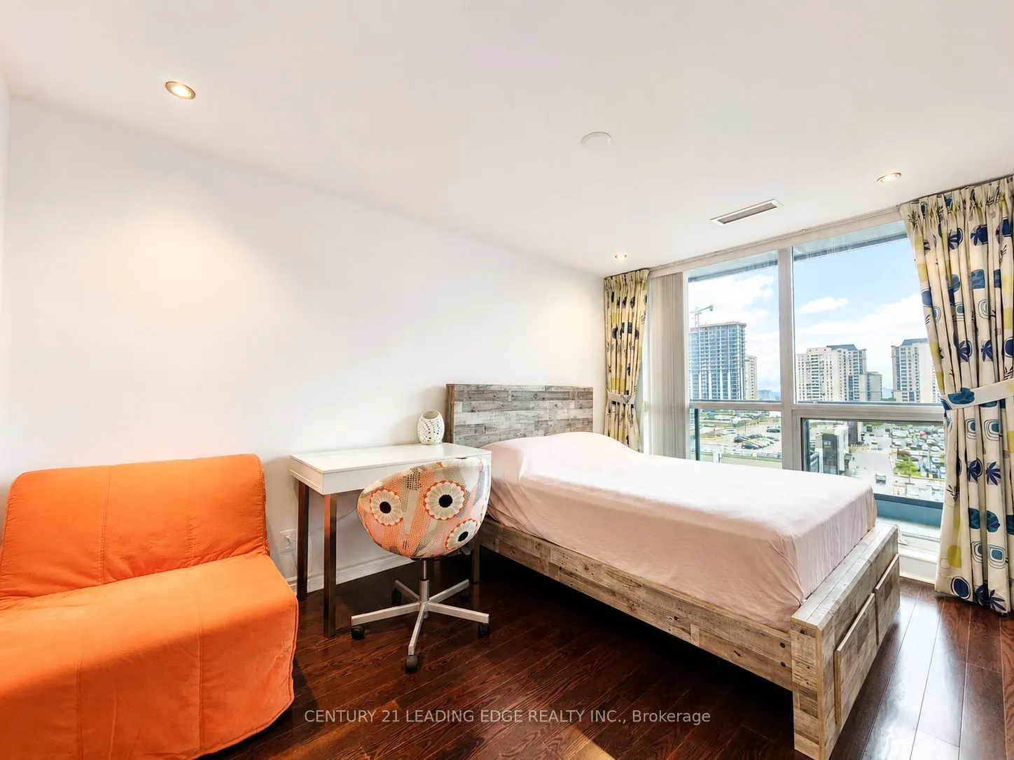 2885 Bayview Avenue #404