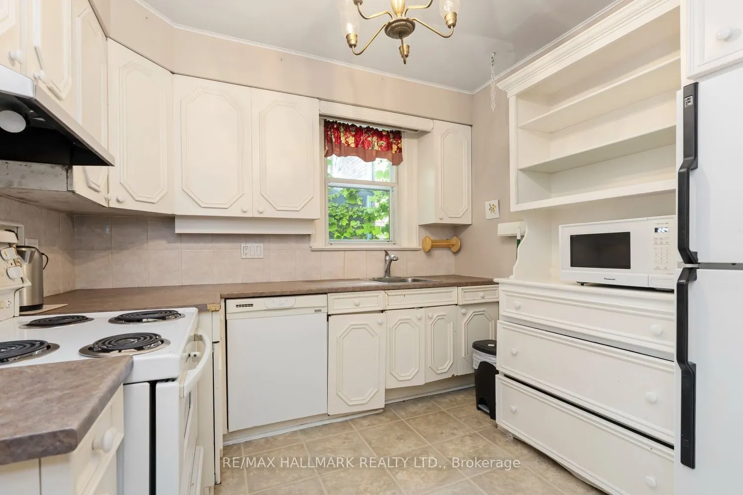 48 Chatsworth Drive