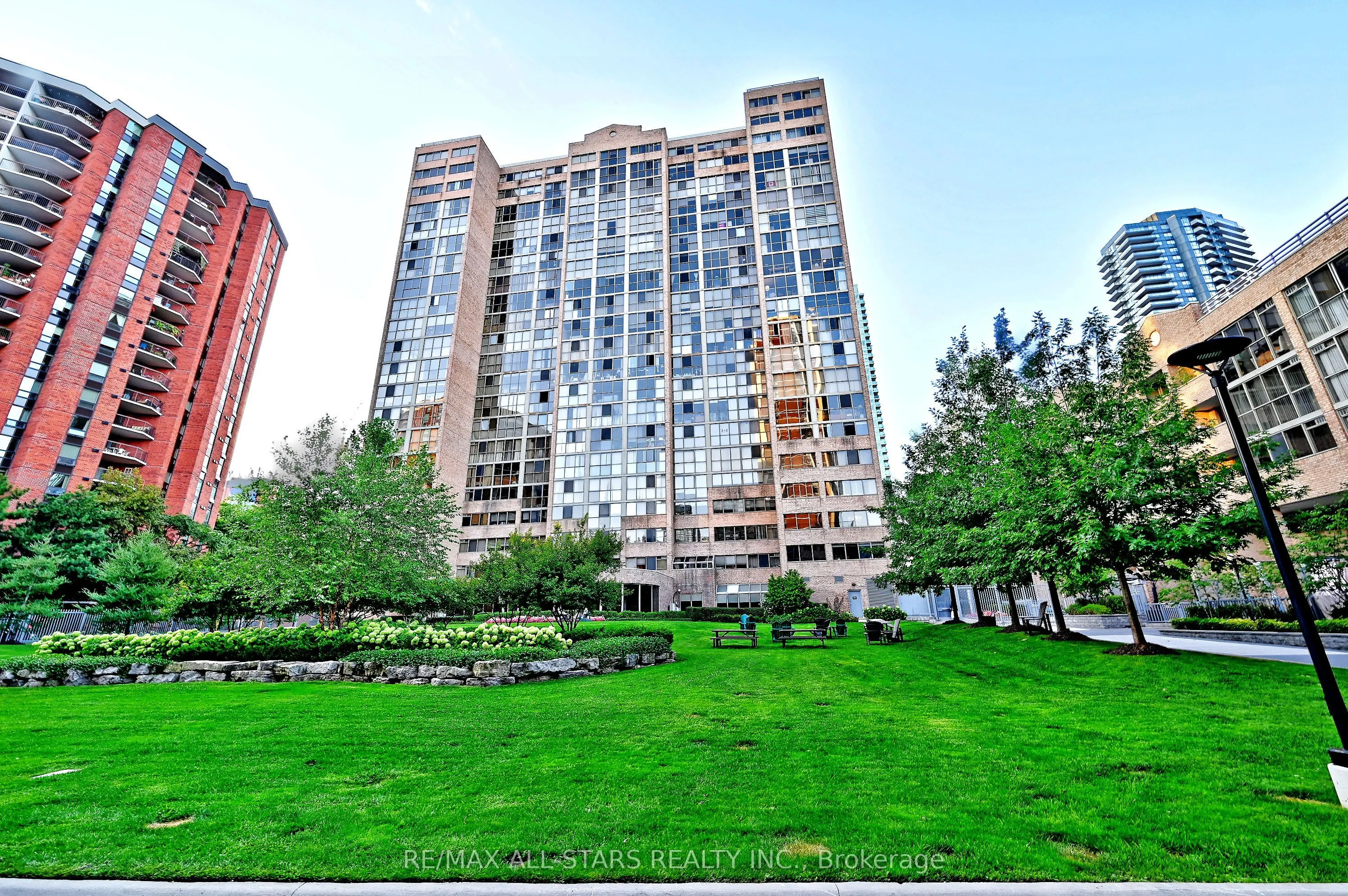 15 Maitland Place #2112