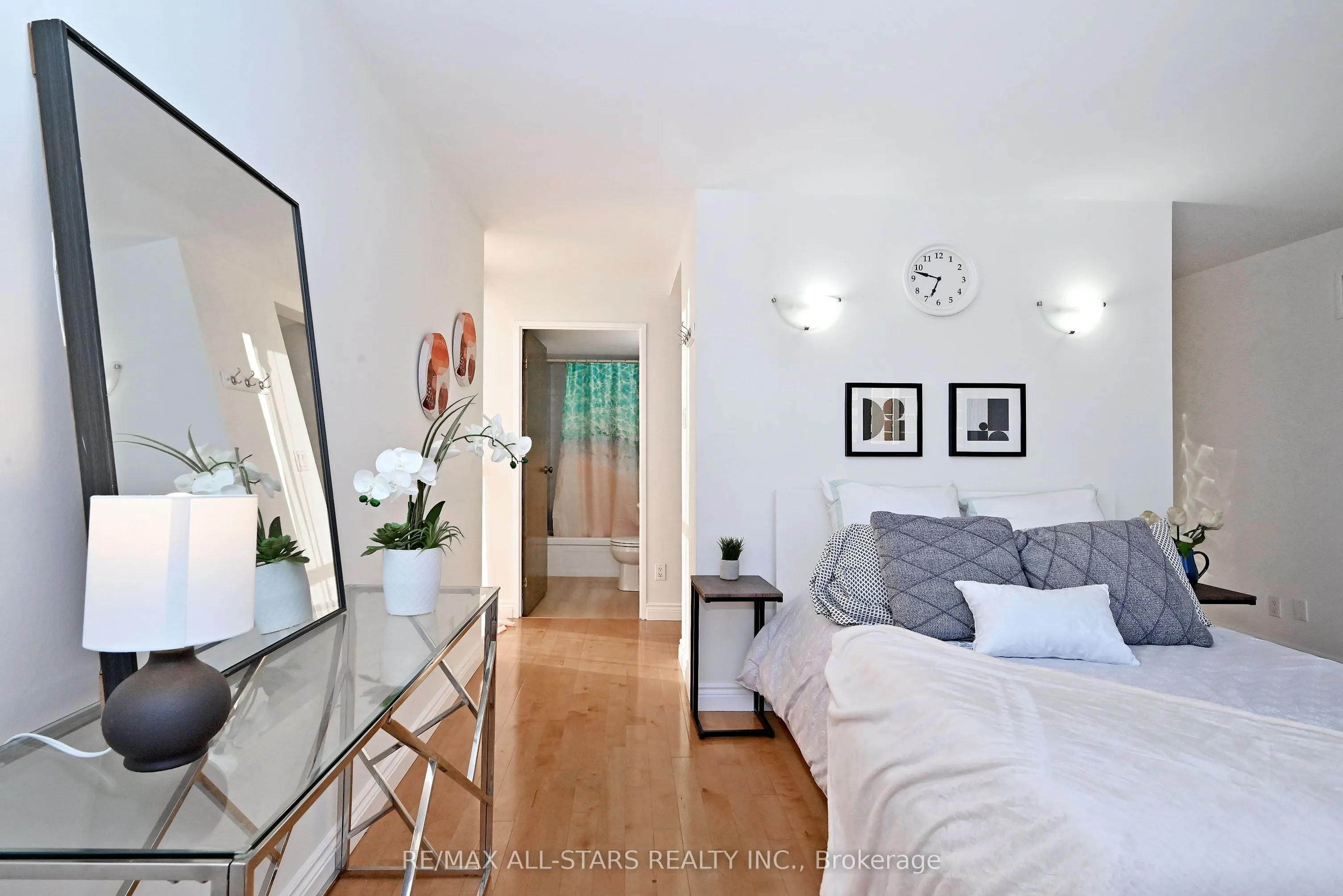 15 Maitland Place #2112