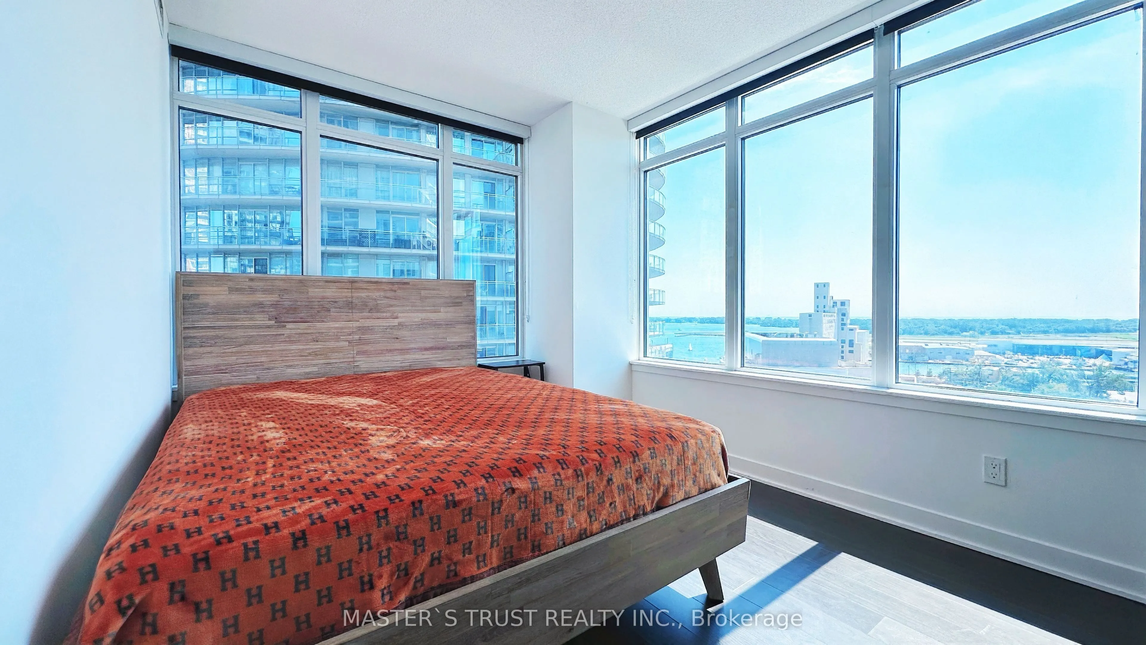 17 Bathurst Street #1715