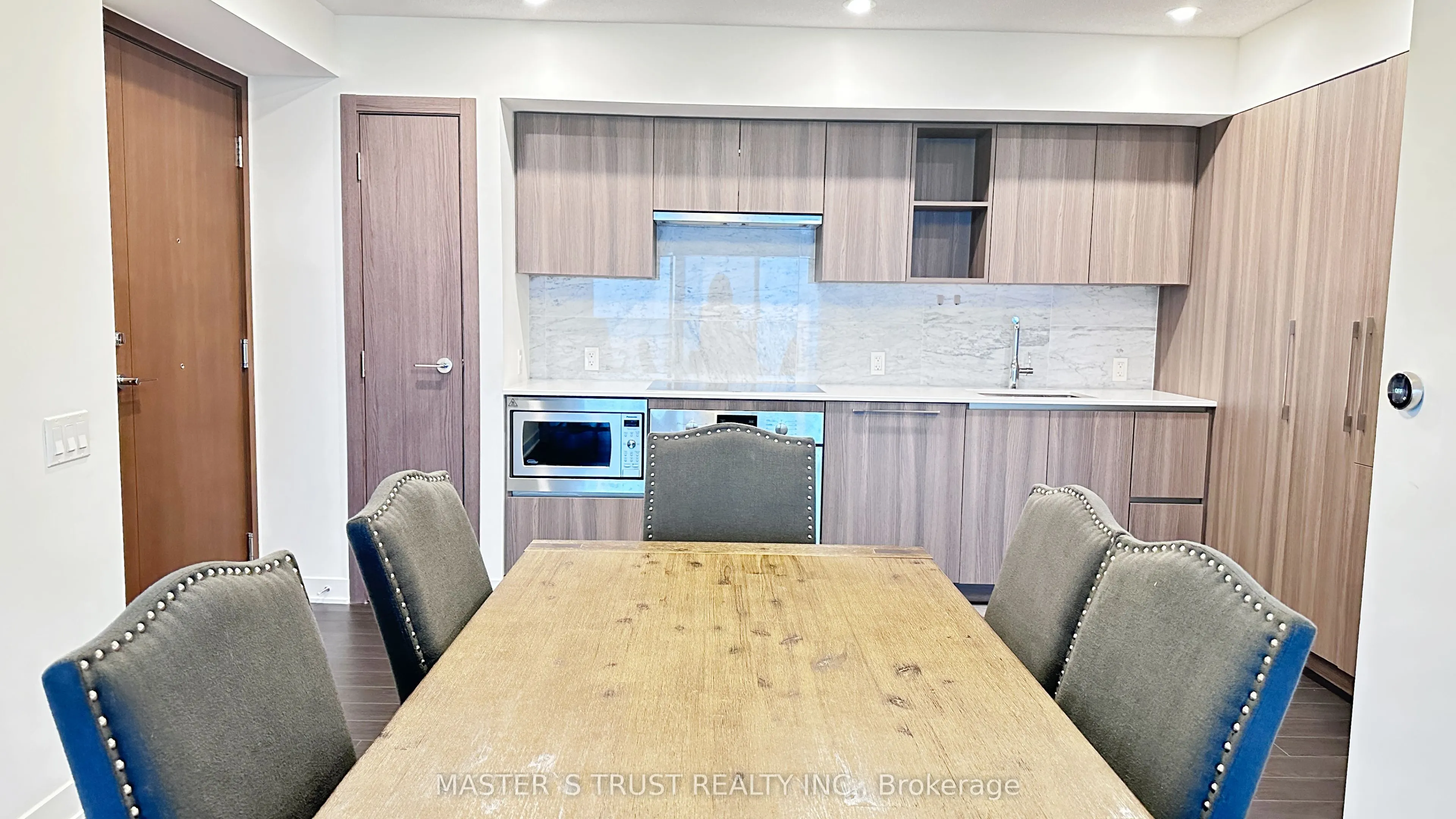17 Bathurst Street #1715