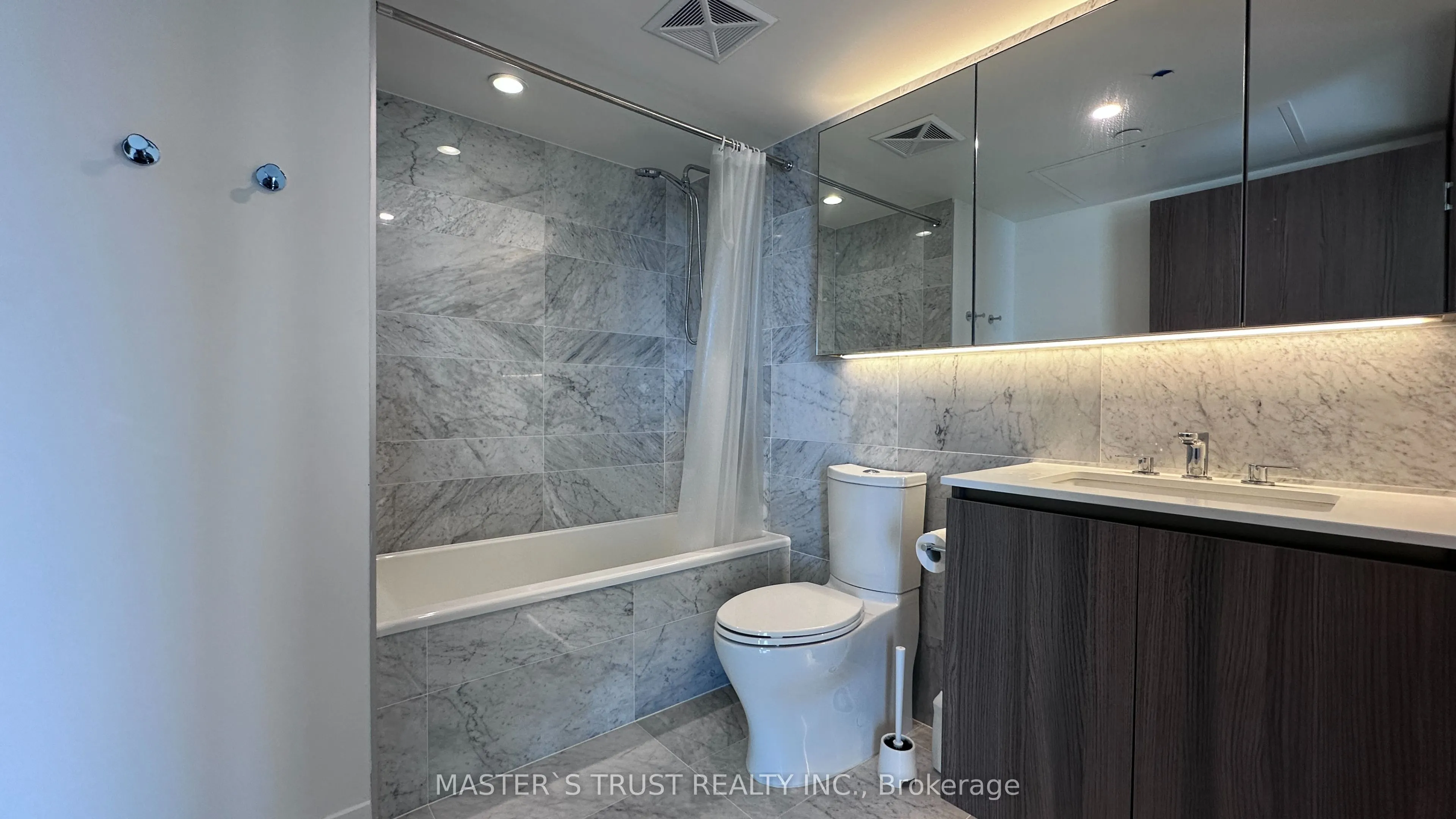 17 Bathurst Street #1715