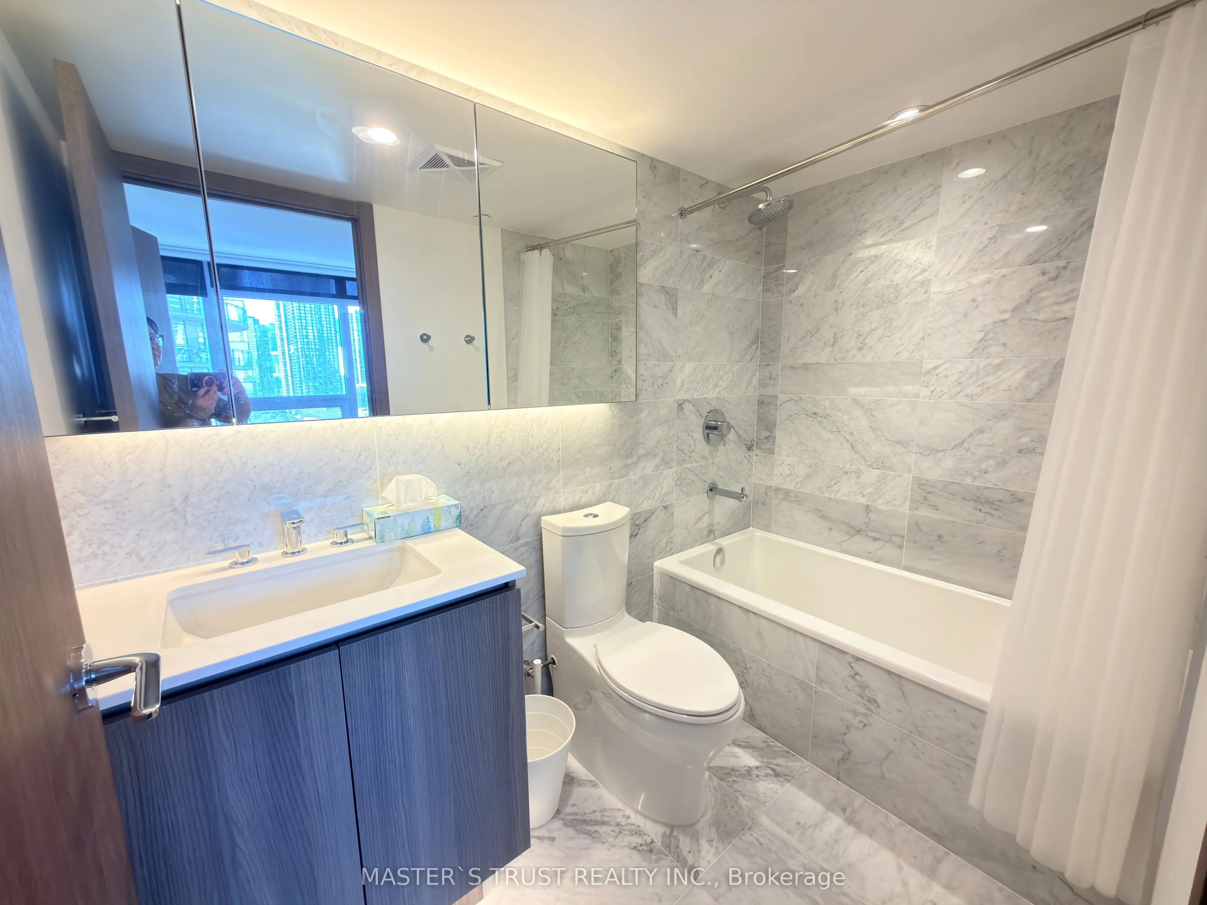 17 Bathurst Street #1715