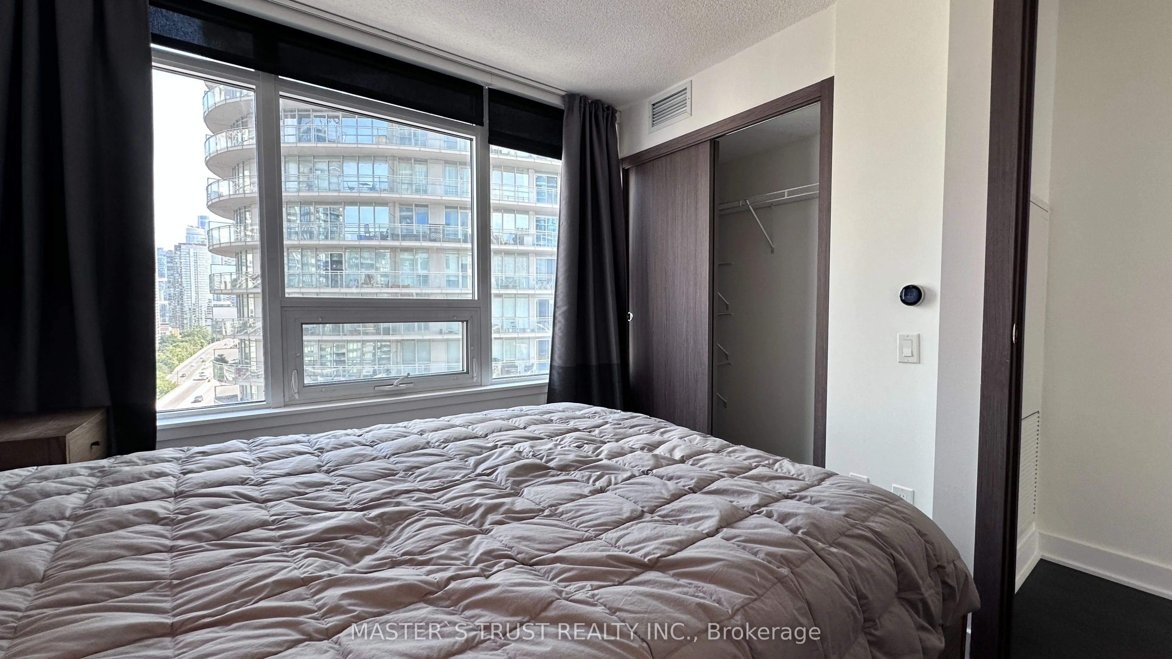 17 Bathurst Street #1715