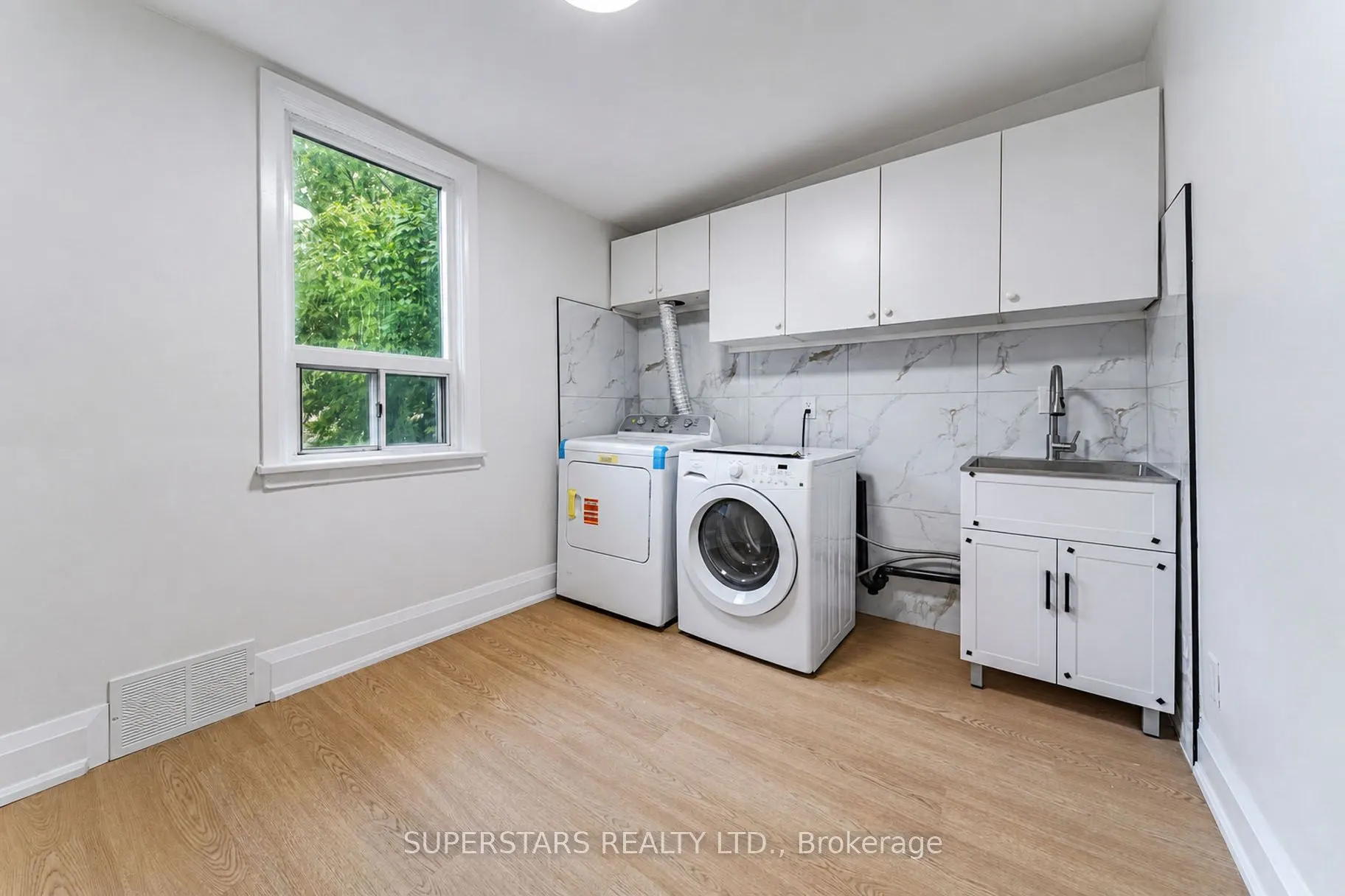 105 Bellwoods Avenue
