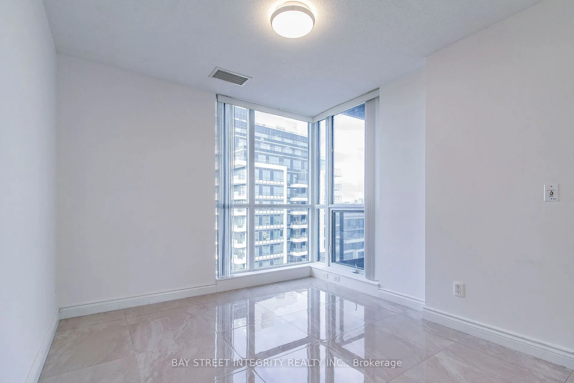 2885 Bayview Avenue #813