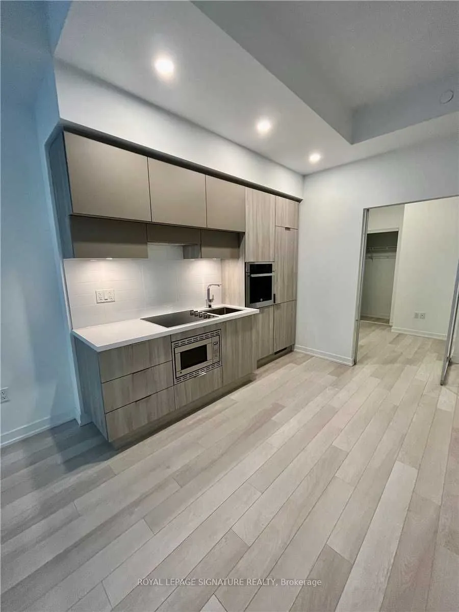 39 Roehampton Avenue #308