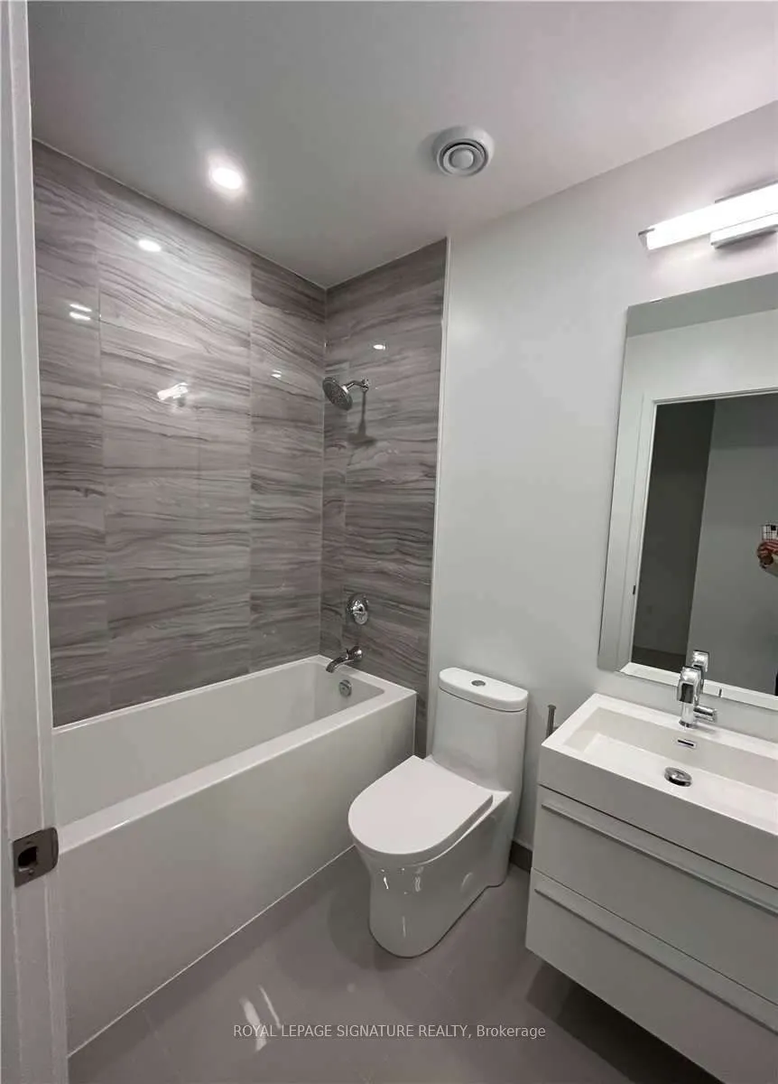 39 Roehampton Avenue #308