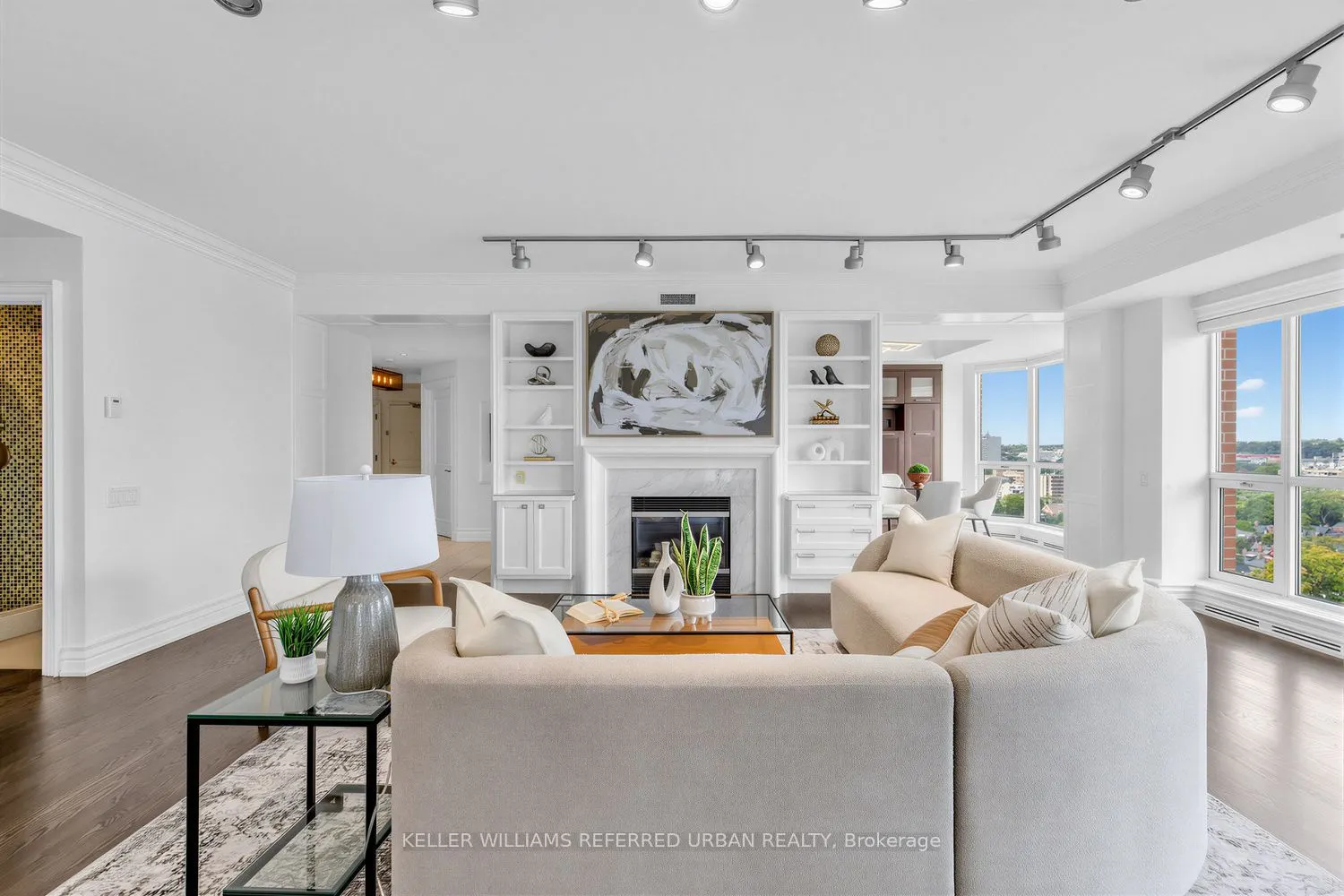 38 Avenue Road #1802