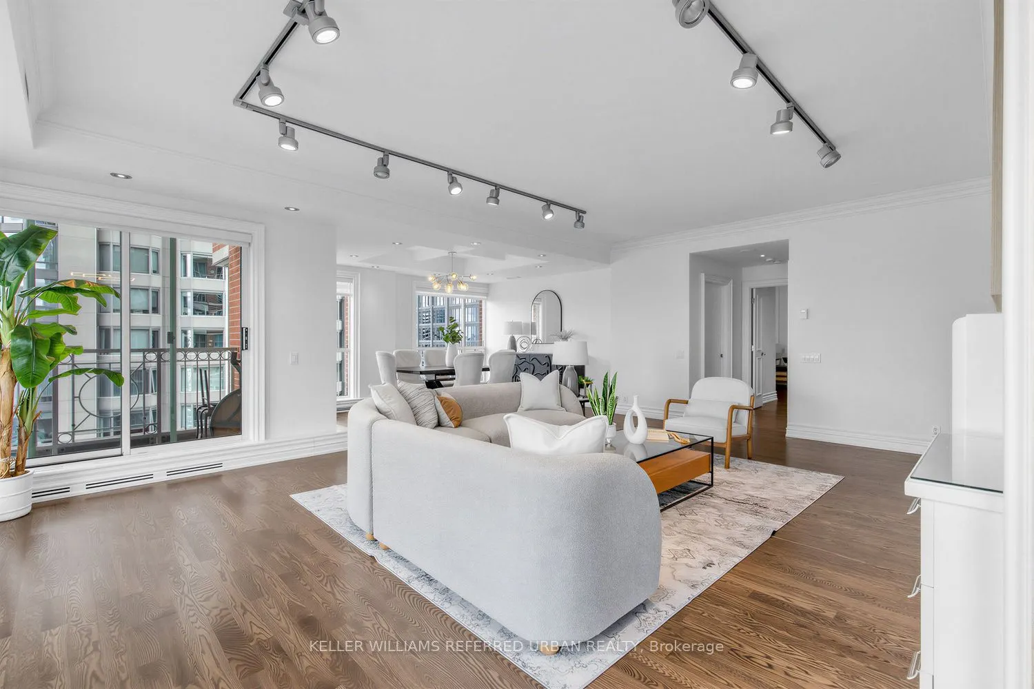 38 Avenue Road #1802
