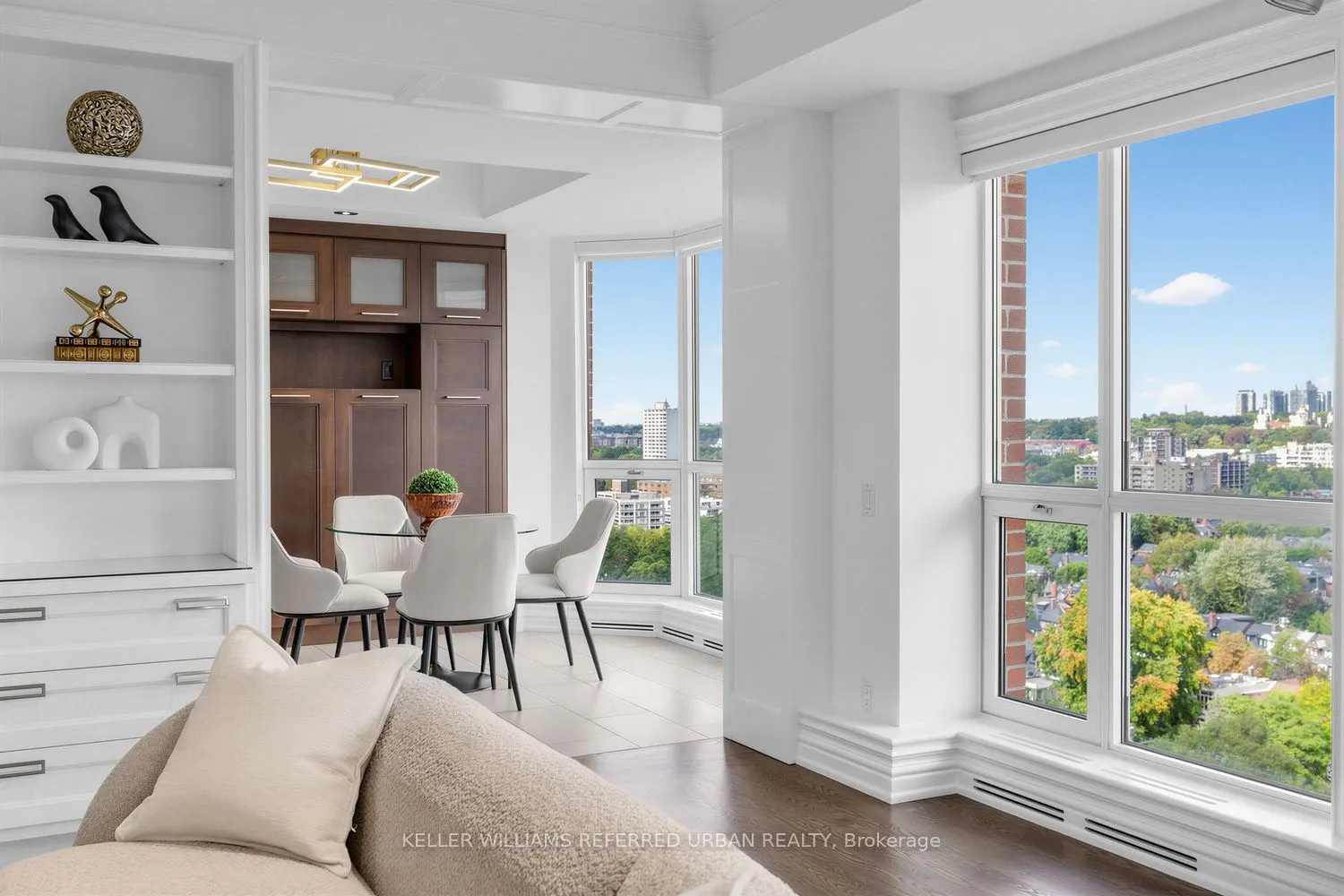 38 Avenue Road #1802