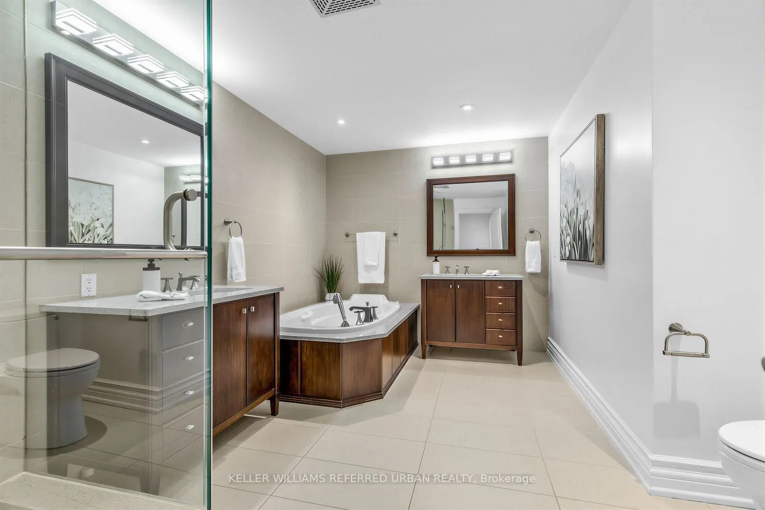 38 Avenue Road #1802