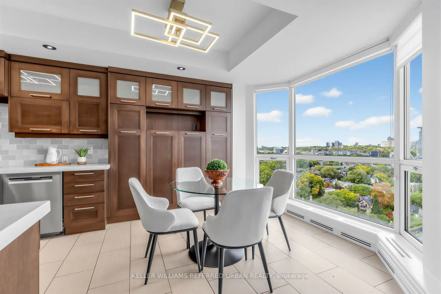 38 Avenue Road #1802