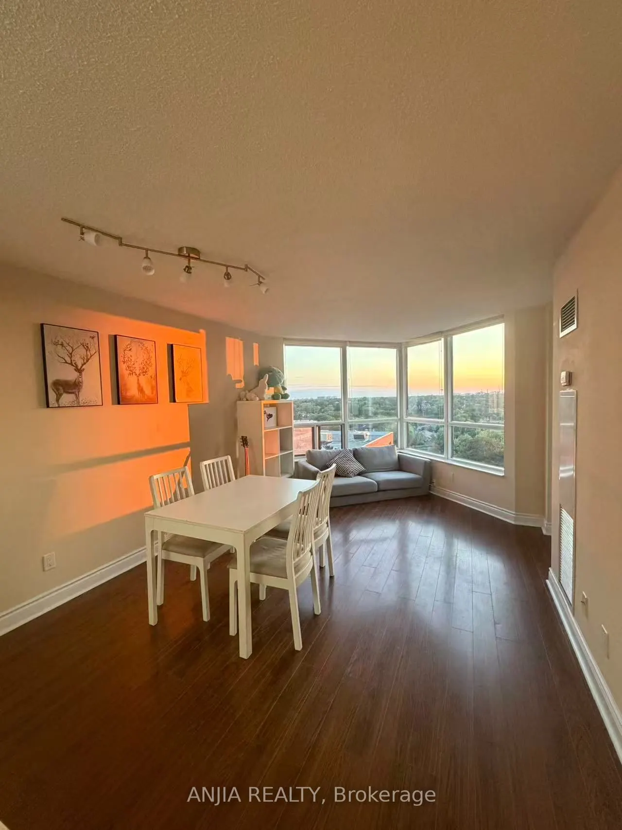 5 Northtown Way #903