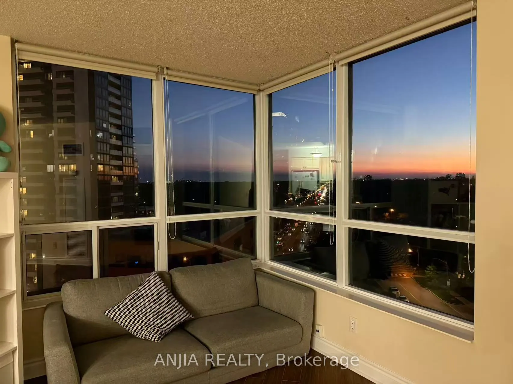 5 Northtown Way #903